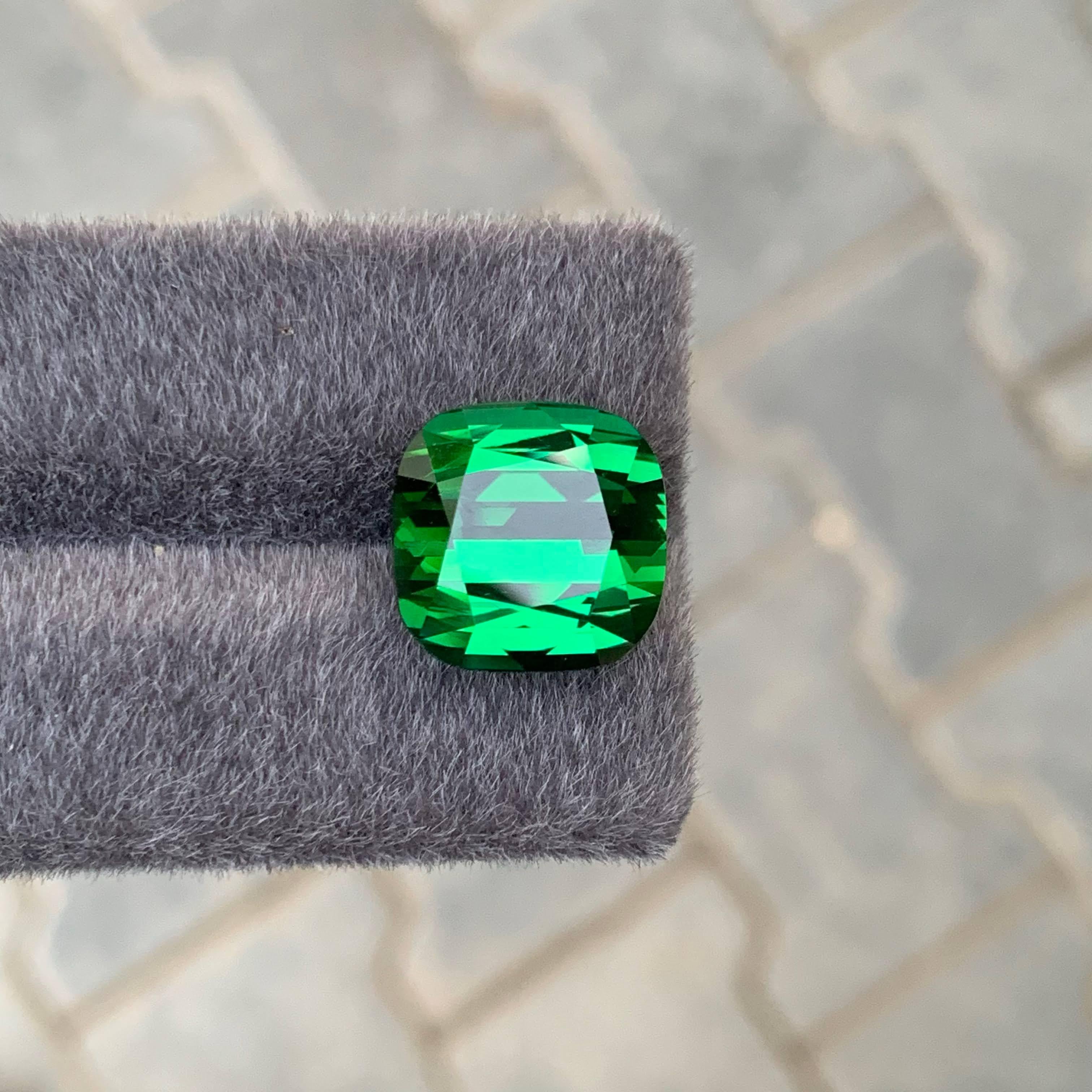 16,50 carati di tormalina verde naturale sfusa di alta qualità con taglio a cuscino Gemma afgana In condizioni Nuovo in vendita a Bangkok, TH