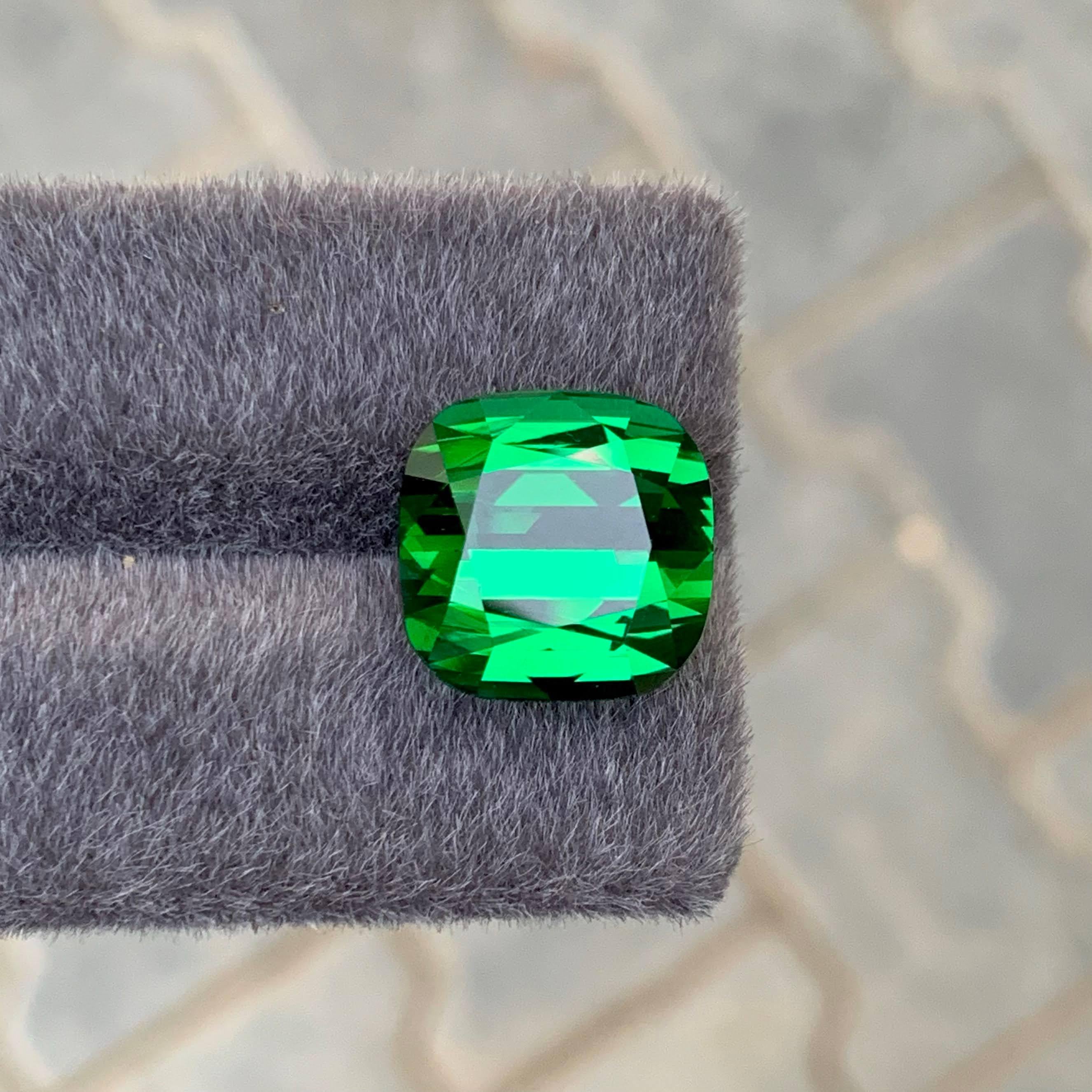 da uomo o donna 16,50 carati di tormalina verde naturale sfusa di alta qualità con taglio a cuscino Gemma afgana in vendita