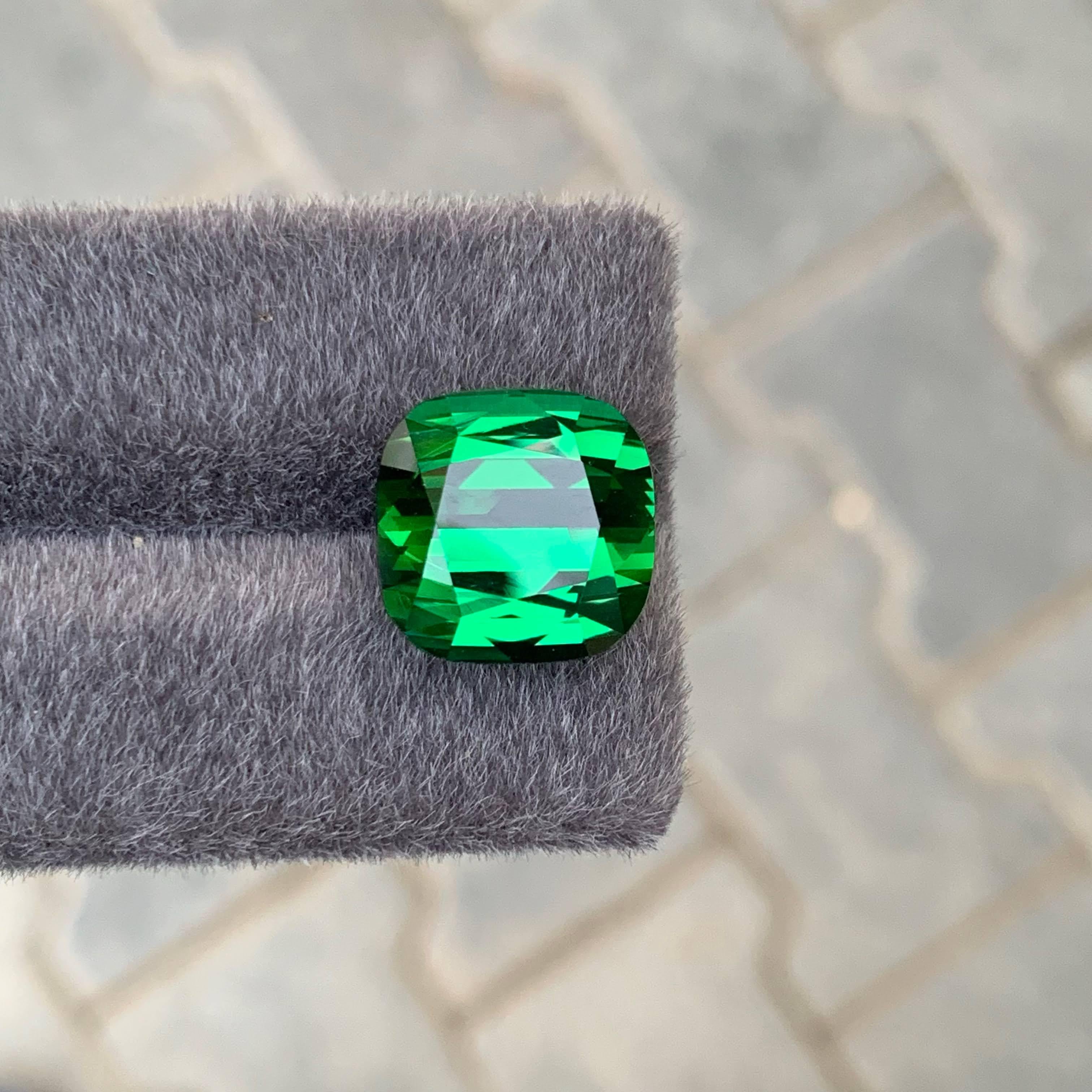 16,50 carati di tormalina verde naturale sfusa di alta qualità con taglio a cuscino Gemma afgana in vendita 1