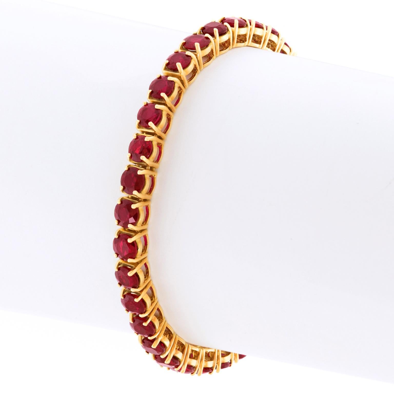 Round Cut 16.50-Carats Ruby Line Bracelet 18k c1970s For Sale
