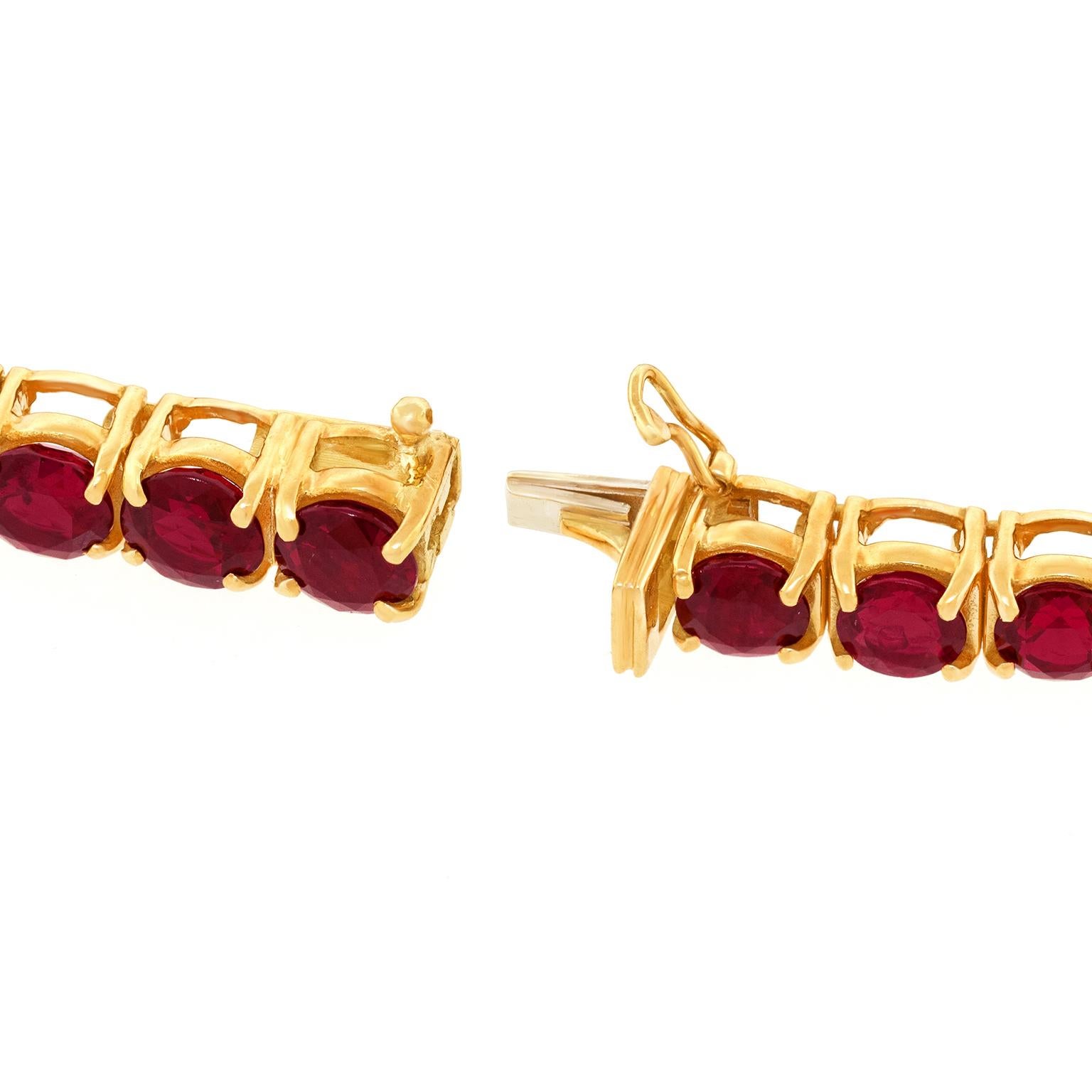 Women's or Men's 16.50-Carats Ruby Line Bracelet 18k c1970s For Sale