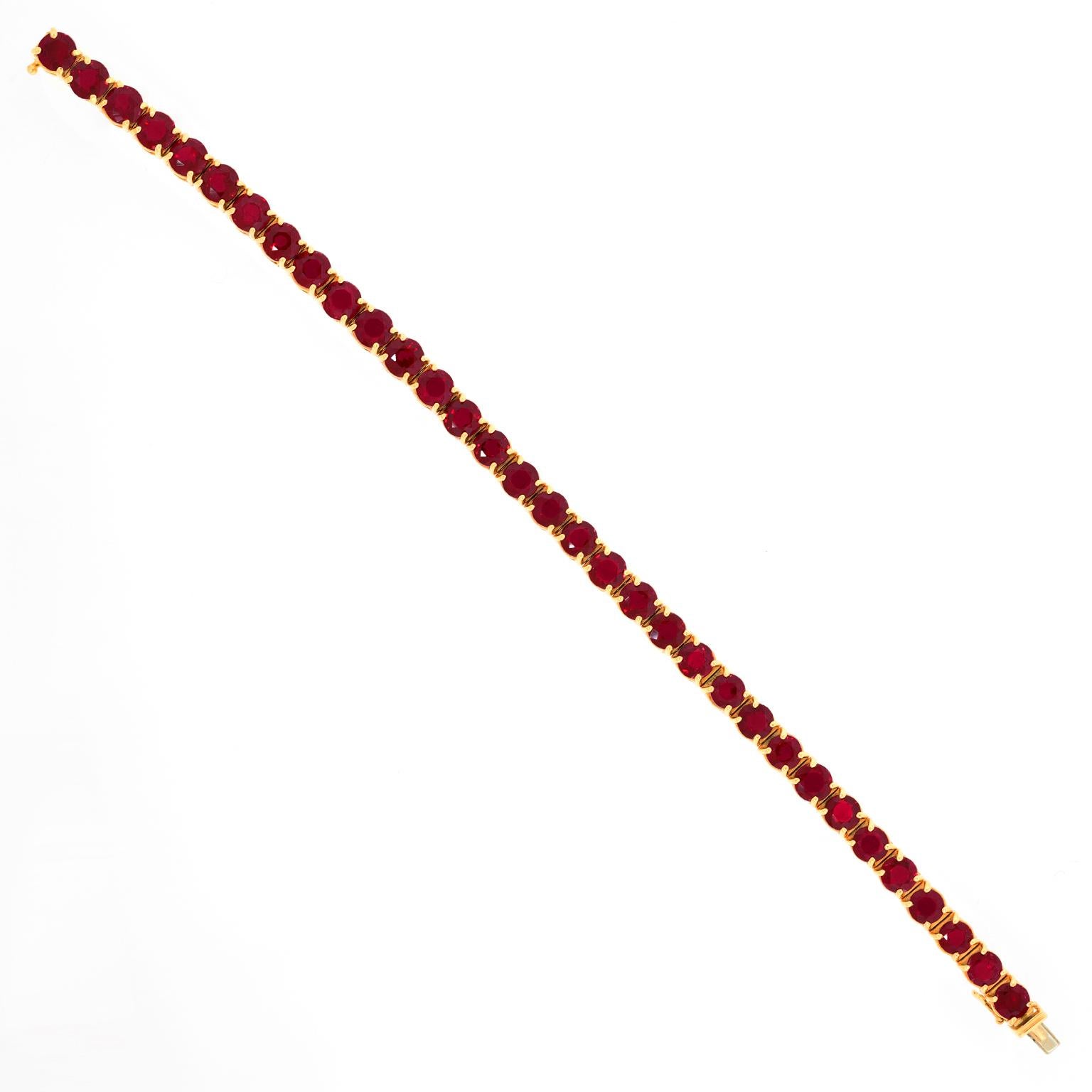 16.50-Carats Ruby Line Bracelet 18k c1970s For Sale 2