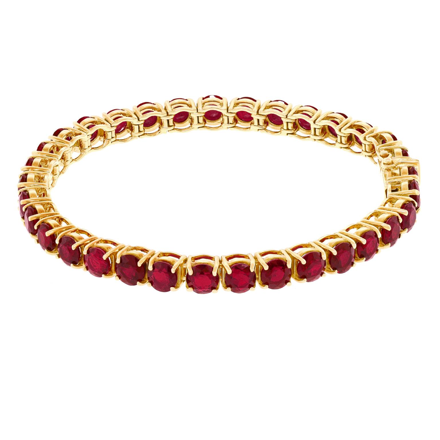 16.50-Carats Ruby Line Bracelet 18k c1970s For Sale 4