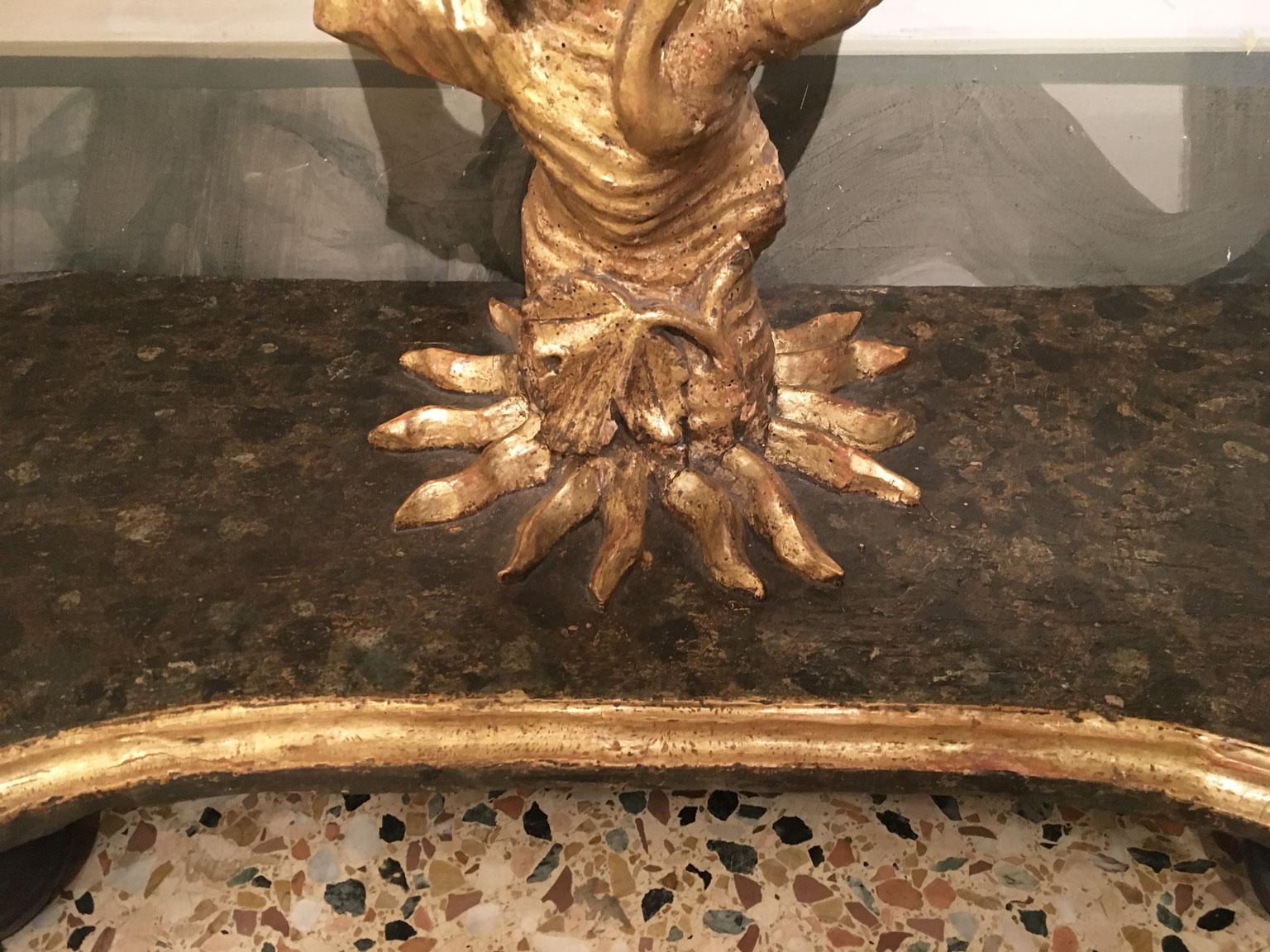1650 Italia Consola de madera dorada tallada con hojas y racimos de uvas Barroco en venta