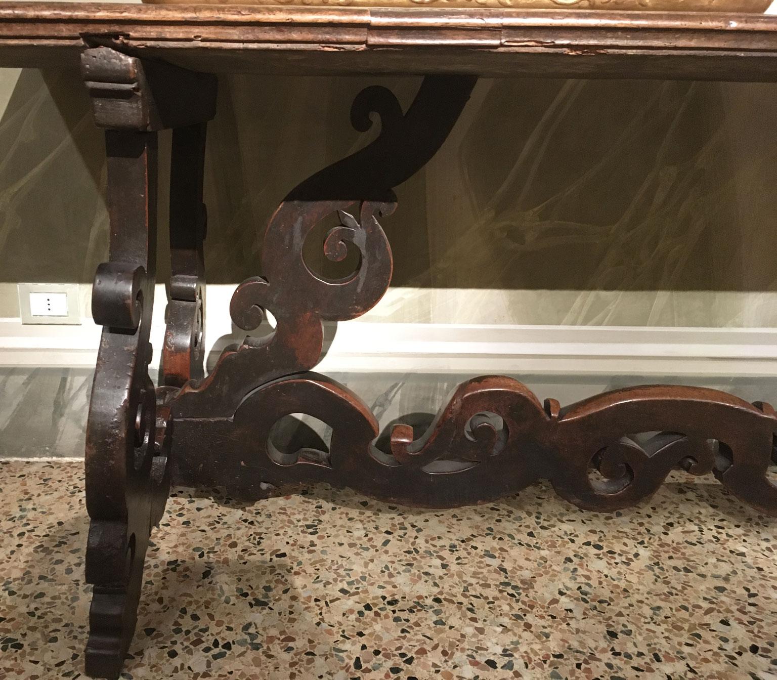 1650 Italy Solid Baroque Walnut Dining Table or Console In Good Condition For Sale In Brescia, IT