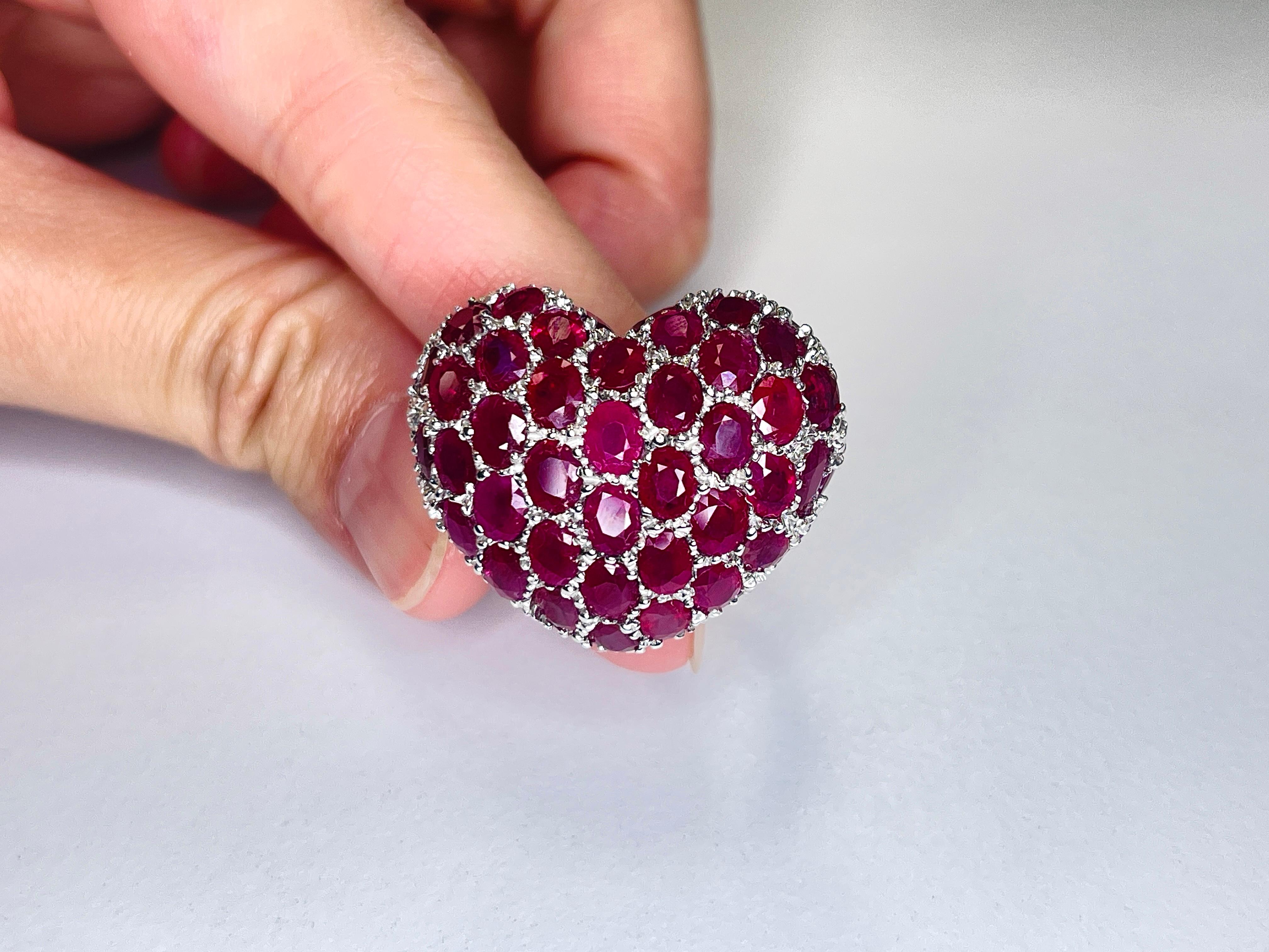 16.50cts White Gold Heart Ruby Oval Shape High Polished Rhodium Ring 18K 7 Inch For Sale 6