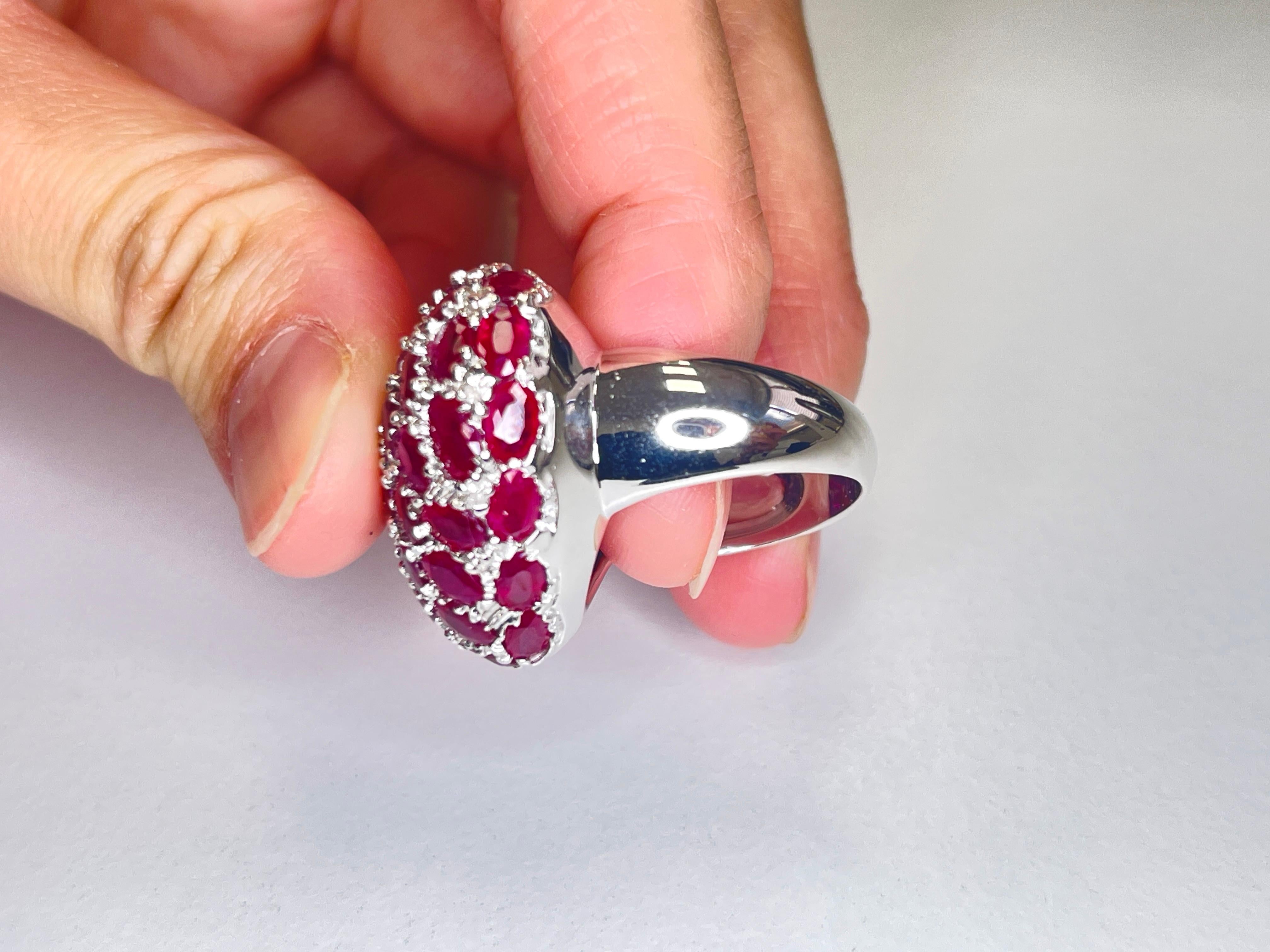 16.50cts White Gold Heart Ruby Oval Shape High Polished Rhodium Ring 18K 7 Inch In New Condition For Sale In Great Neck, NY