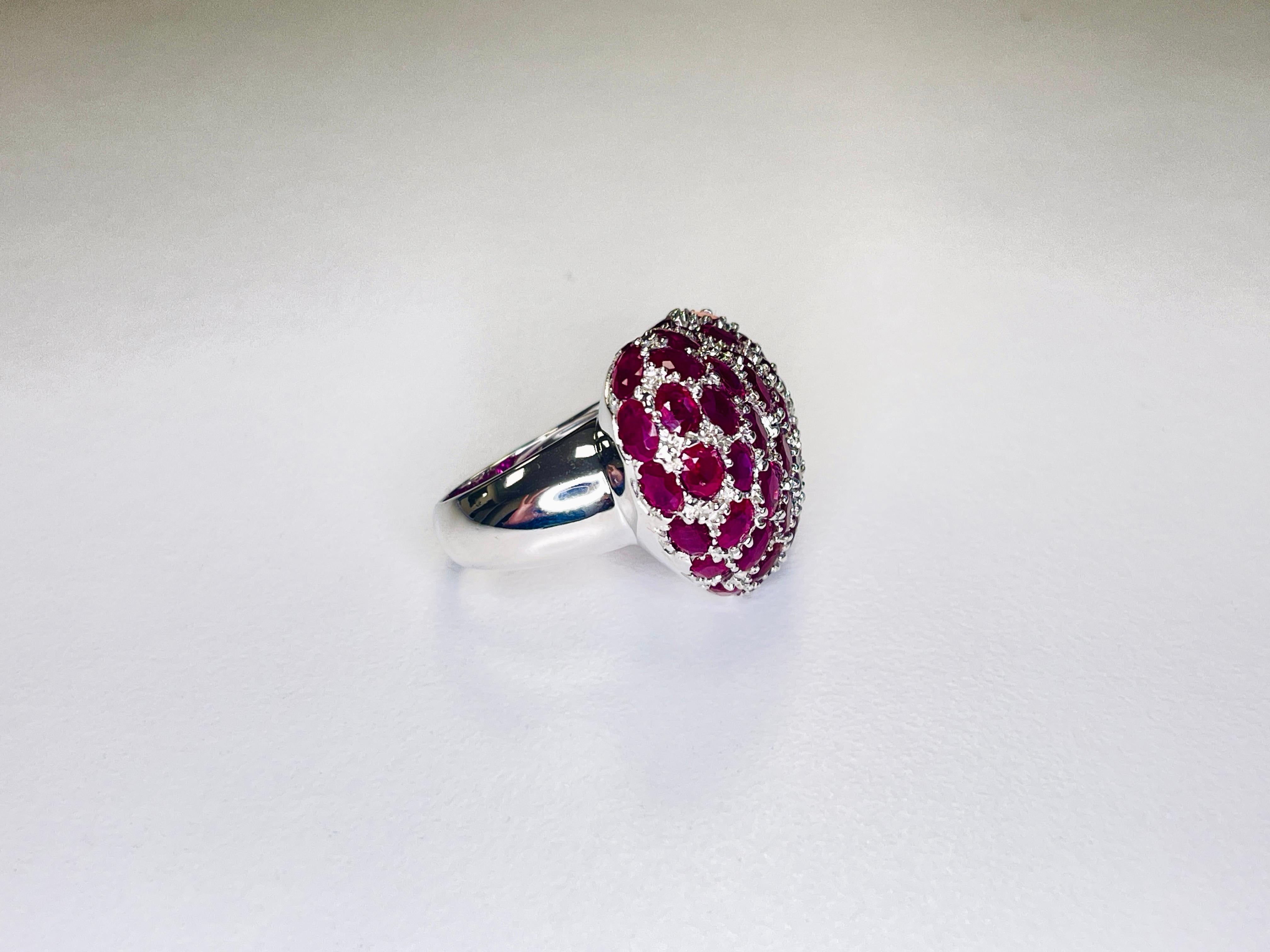 16.50cts White Gold Heart Ruby Oval Shape High Polished Rhodium Ring 18K 7 Inch For Sale 1