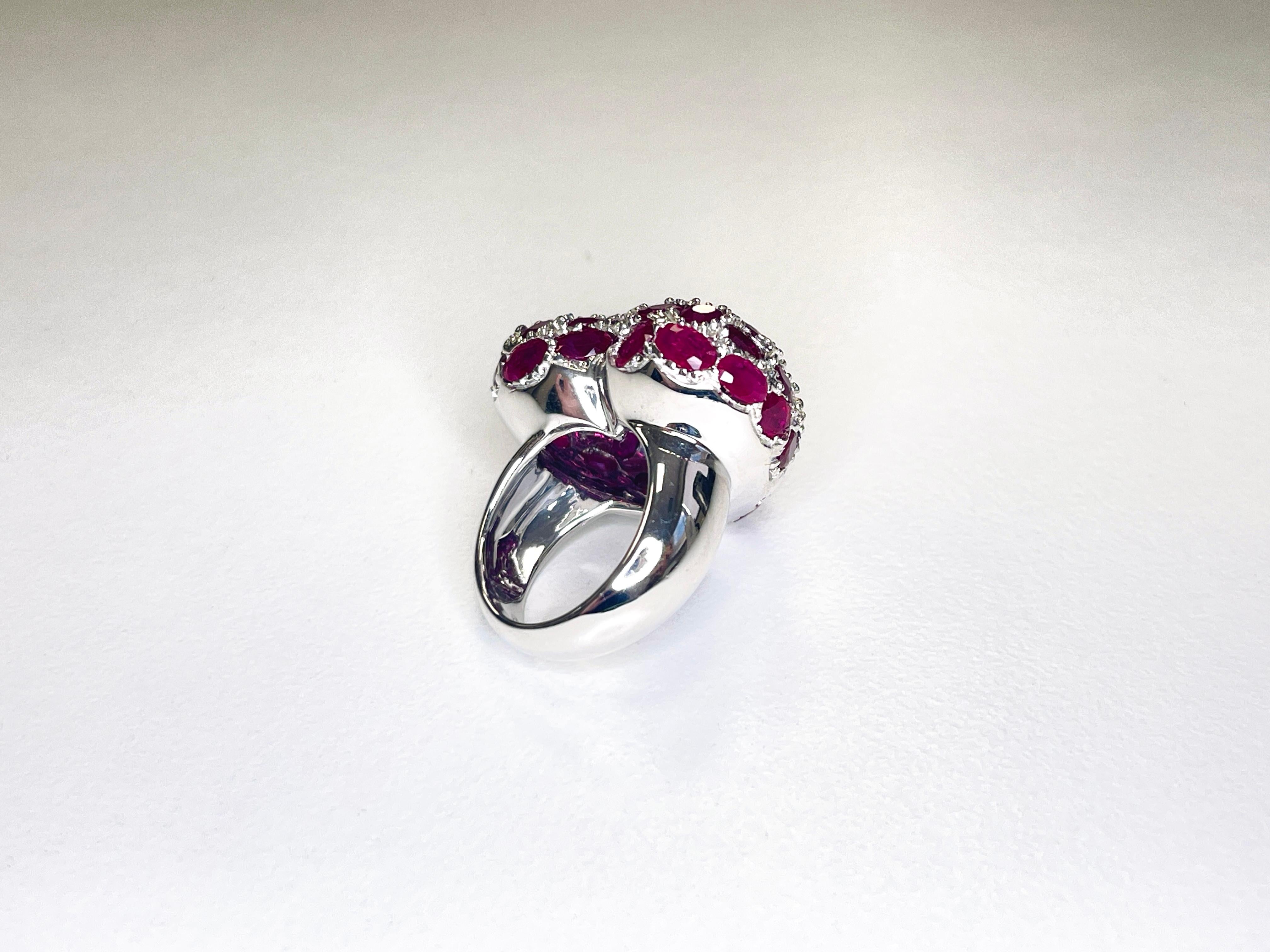 16.50cts White Gold Heart Ruby Oval Shape High Polished Rhodium Ring 18K 7 Inch For Sale 2