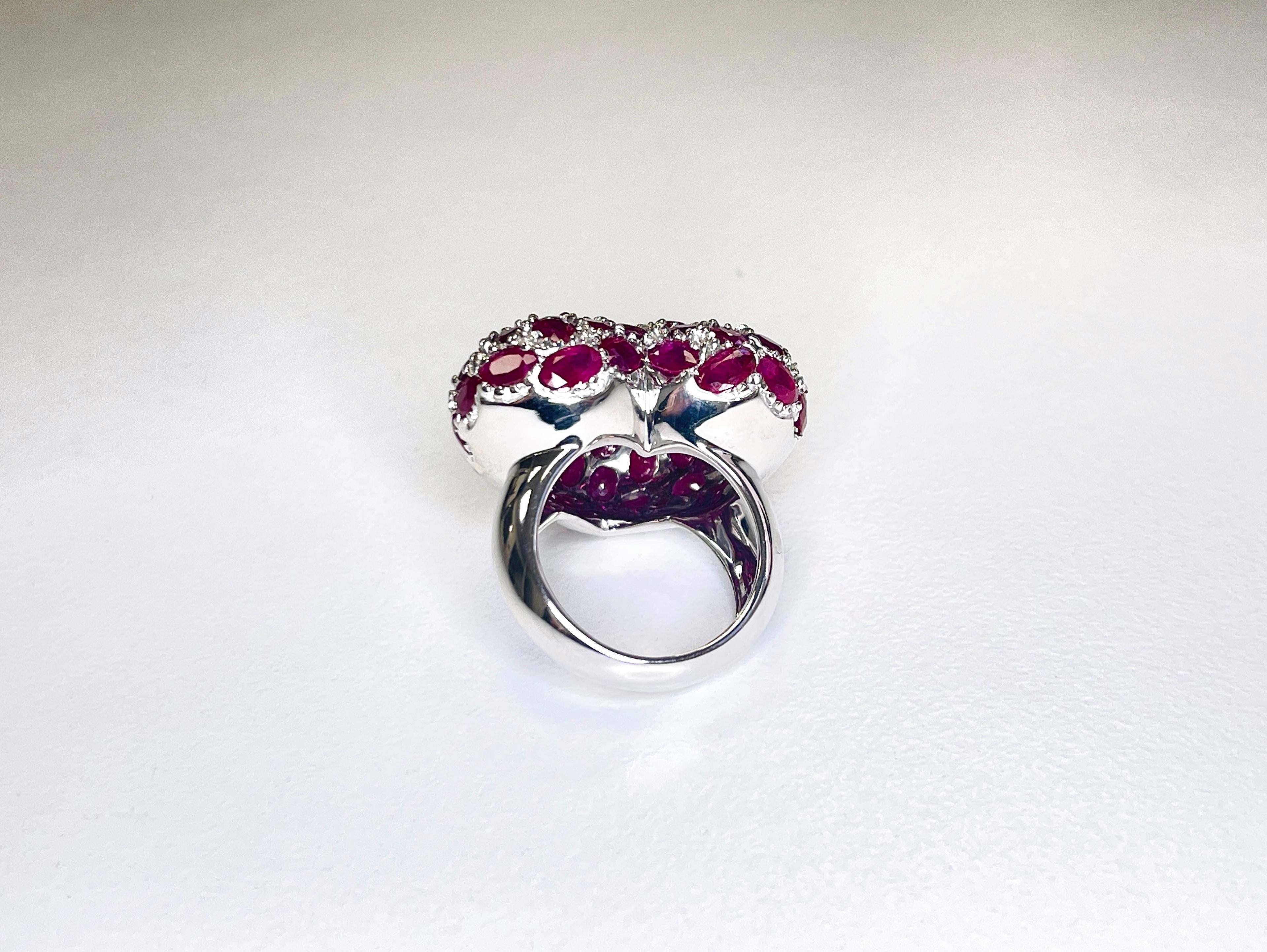 16.50cts White Gold Heart Ruby Oval Shape High Polished Rhodium Ring 18K  For Sale 3