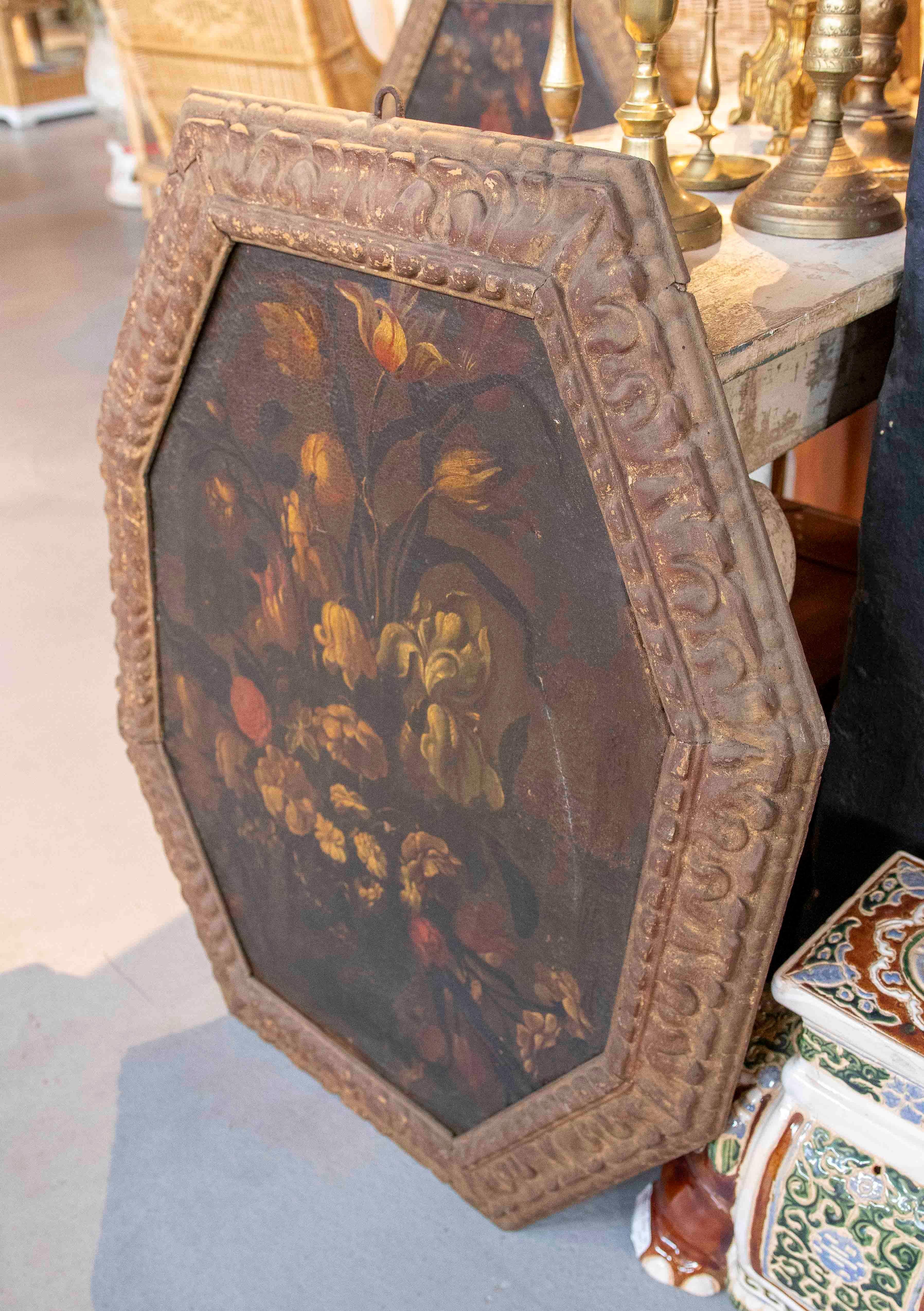 Paire de natures mortes de Majorque des années 1650 peinte à l'huile sur toile avec cadre d'origine en vente 13