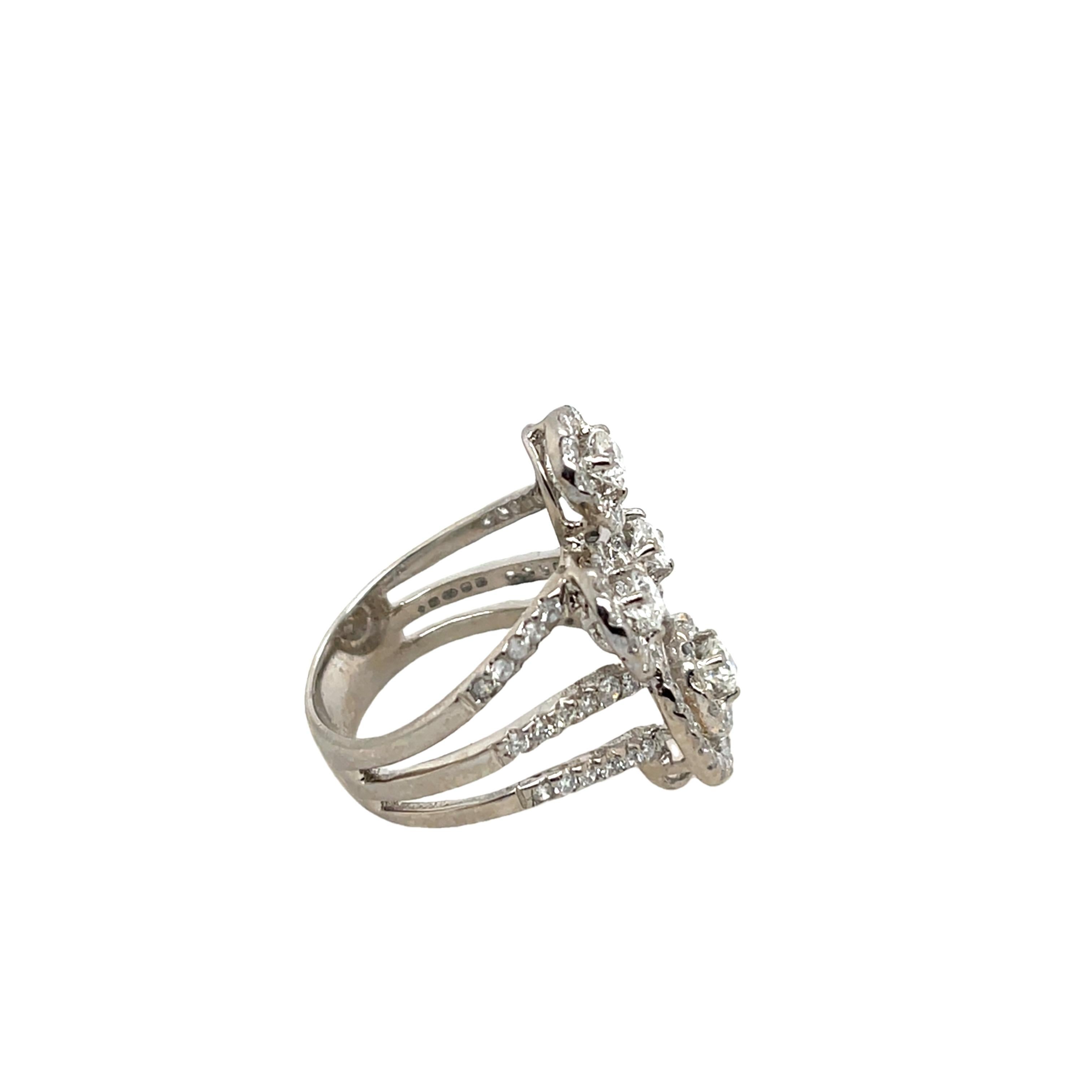 1,65 Karat Diamant-Kleidring aus 18 Karat Weißgold mit Diamantbesatz im Angebot 1