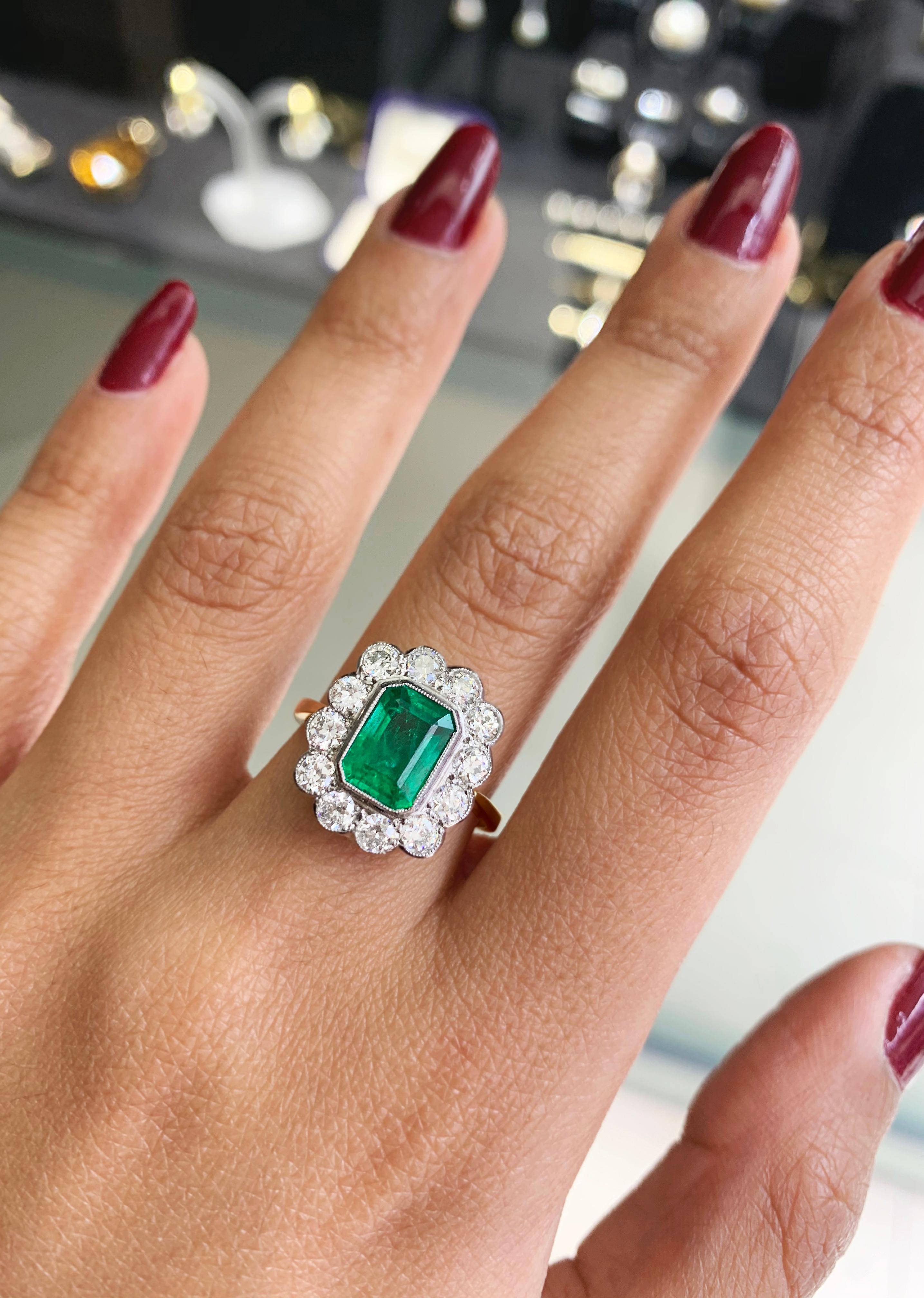 1.65 Carat Emerald and Diamond 18 Carat Gold Coronet Cluster Ring 1