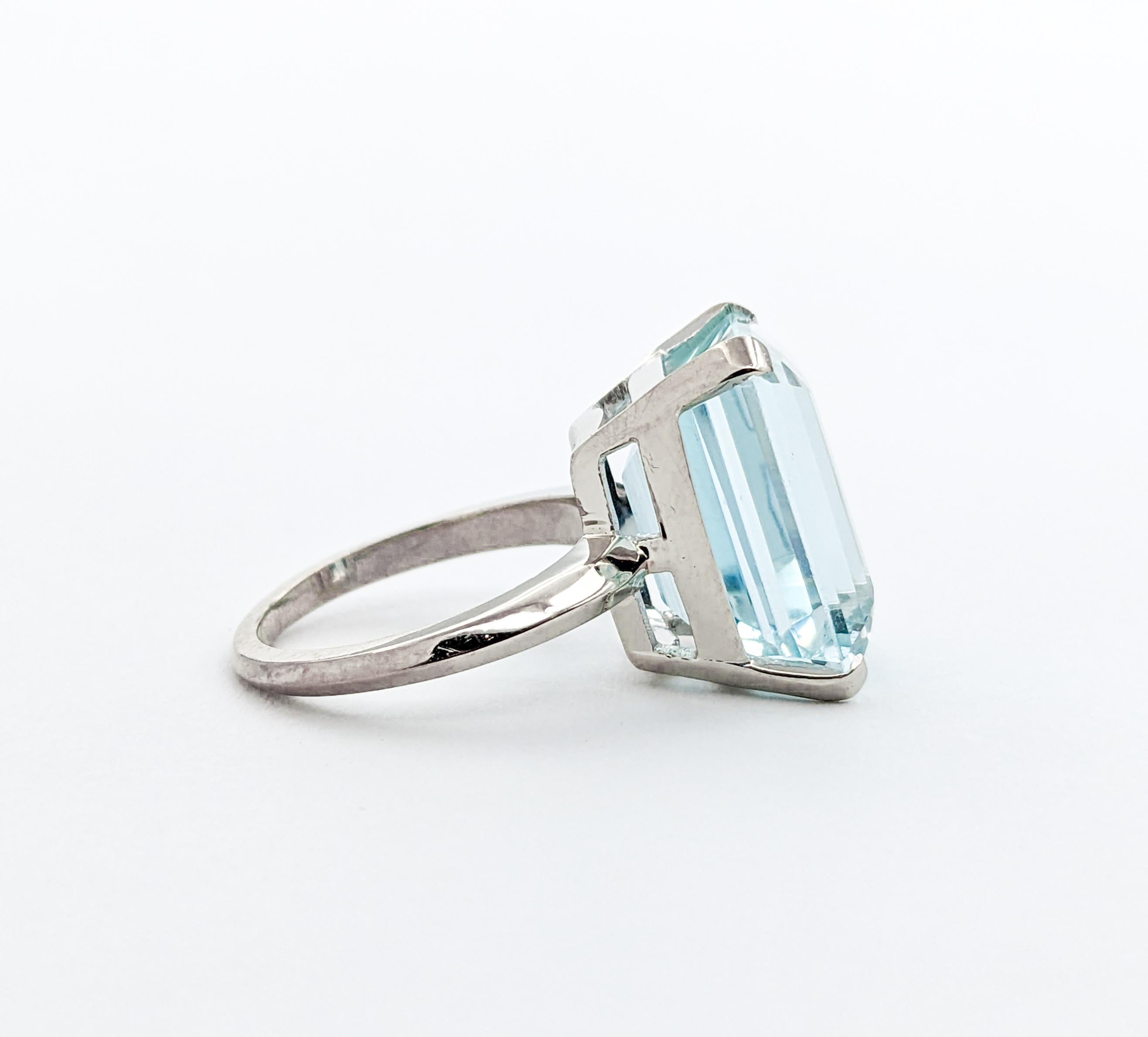 Women's 16.5ct Emerald Cut Aquamarine Cocktail Ring In White Gold For Sale