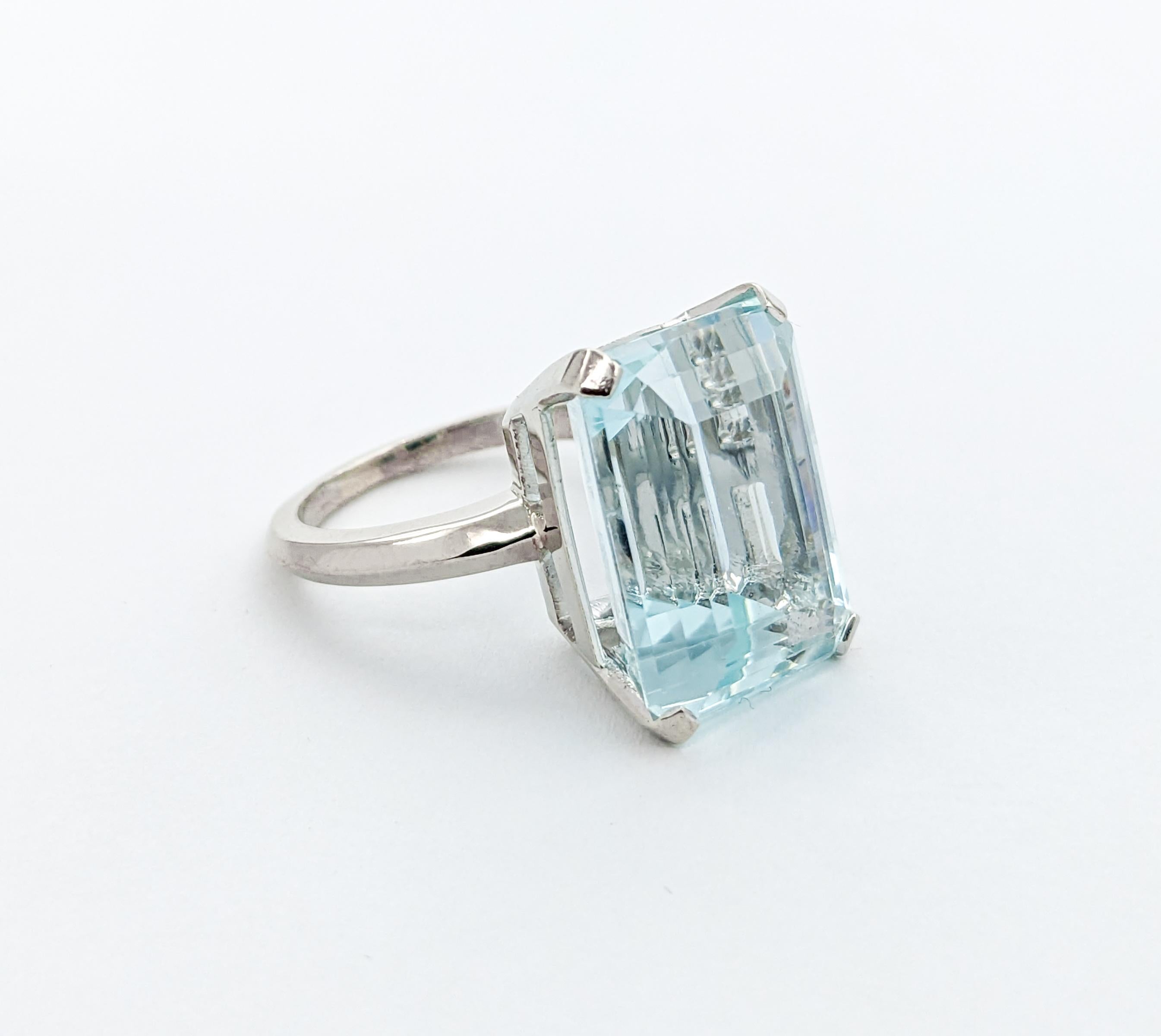 Contemporary 16.5ct Emerald Cut Aquamarine Cocktail Ring In White Gold For Sale