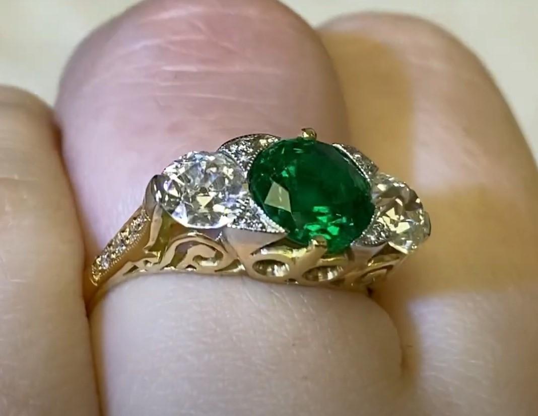 Women's 1.65ct Round Cut Emerald Engagement Ring, VS1 Clarity, 18k Yellow Gold For Sale