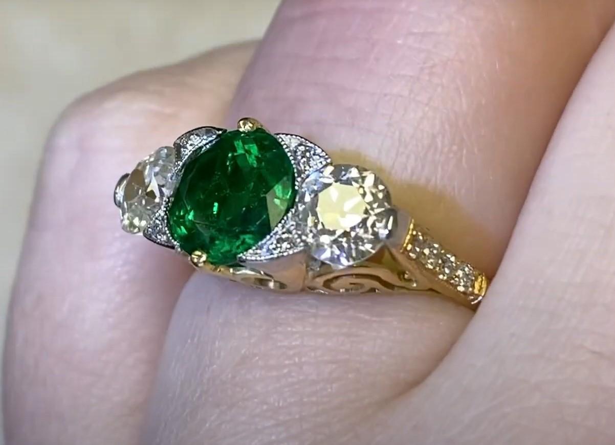 1.65ct Round Cut Emerald Engagement Ring, VS1 Clarity, 18k Yellow Gold For Sale 1