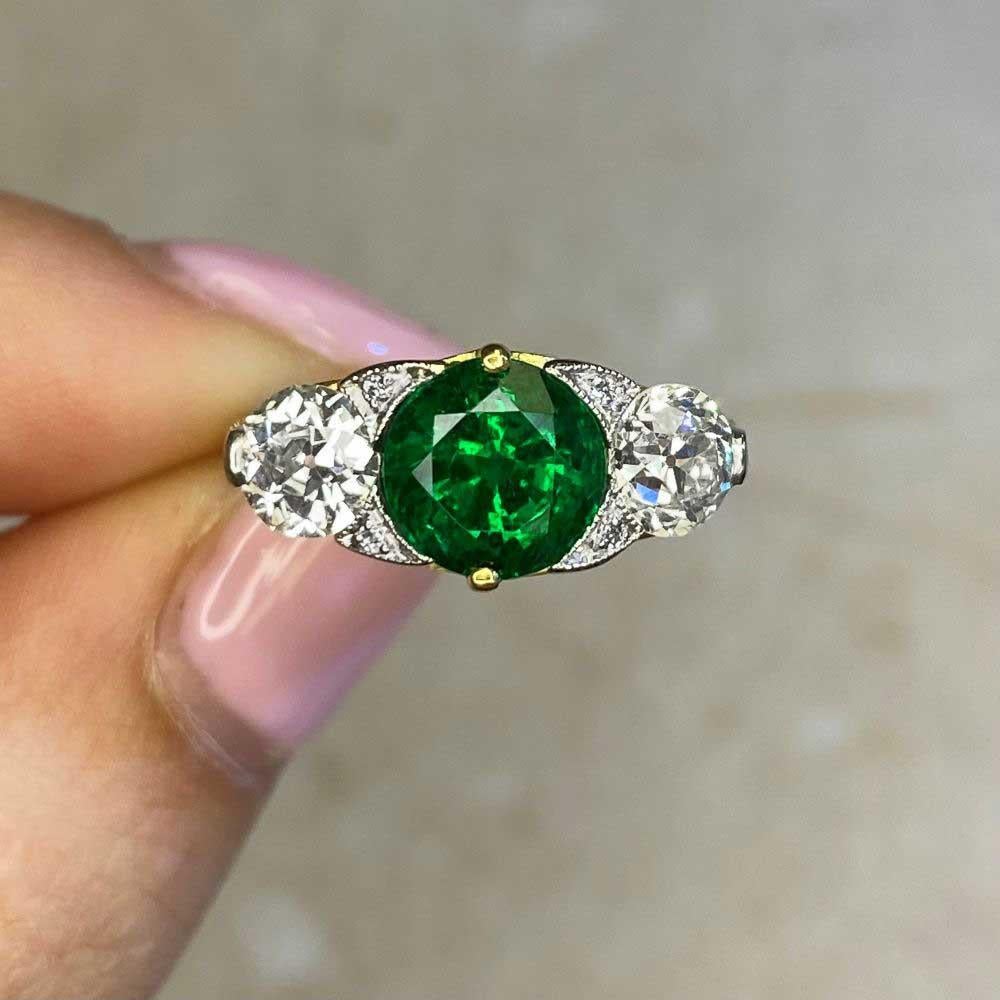 1.65ct Round Cut Emerald Engagement Ring, VS1 Clarity, 18k Yellow Gold For Sale 4