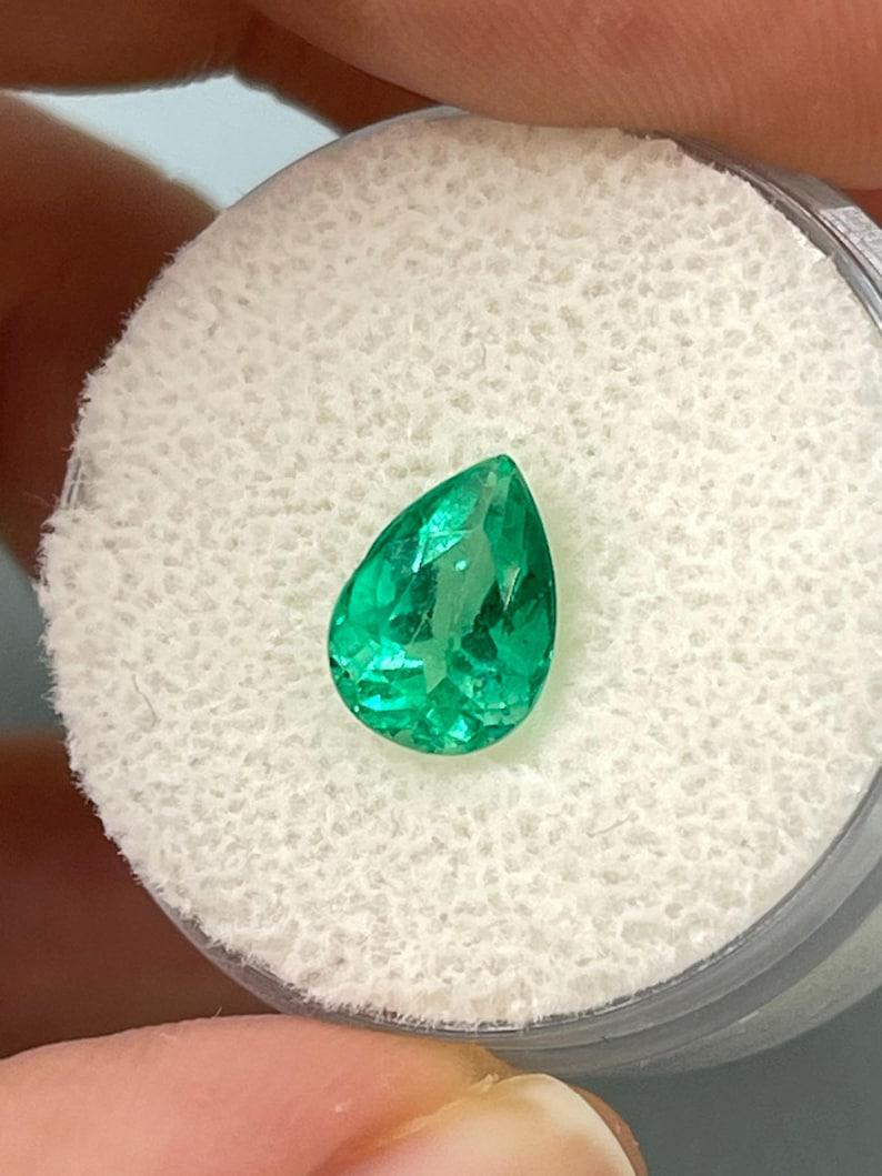 1,65ct Vivid blau-grünen kolumbianischen Smaragd - Birnenschliff Mai Birthstone Edelstein (Tropfenschliff) im Angebot
