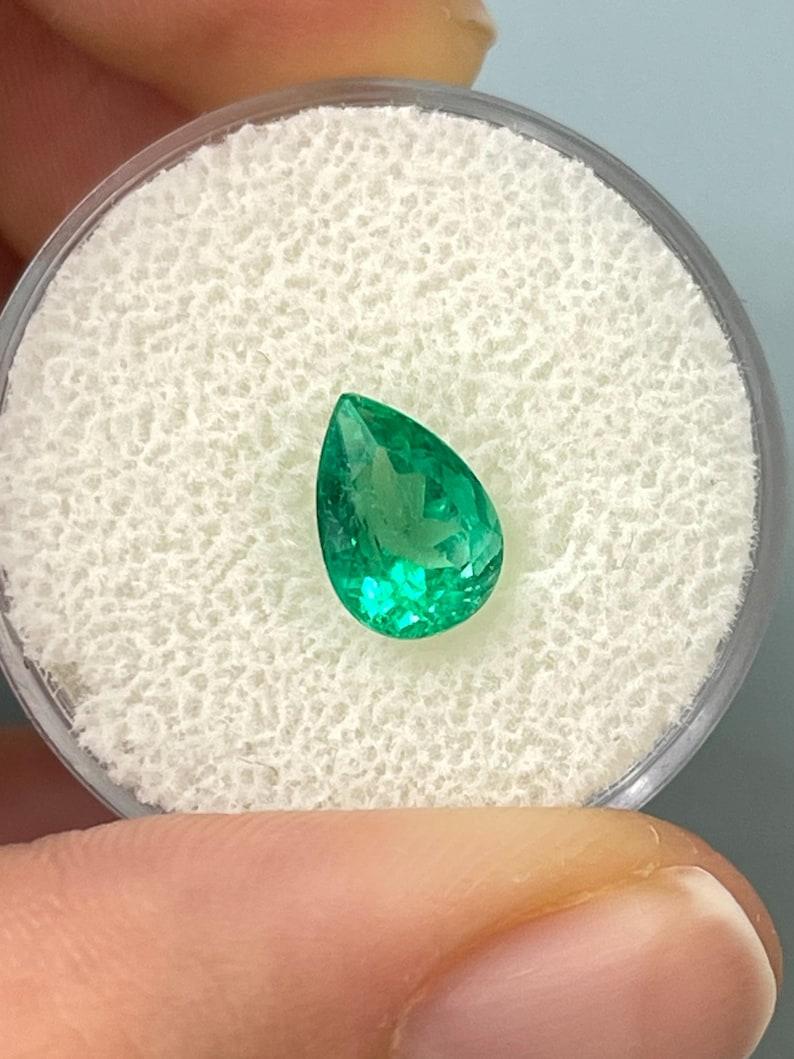 1,65ct Vivid blau-grünen kolumbianischen Smaragd - Birnenschliff Mai Birthstone Edelstein im Zustand „Neu“ im Angebot in Jupiter, FL