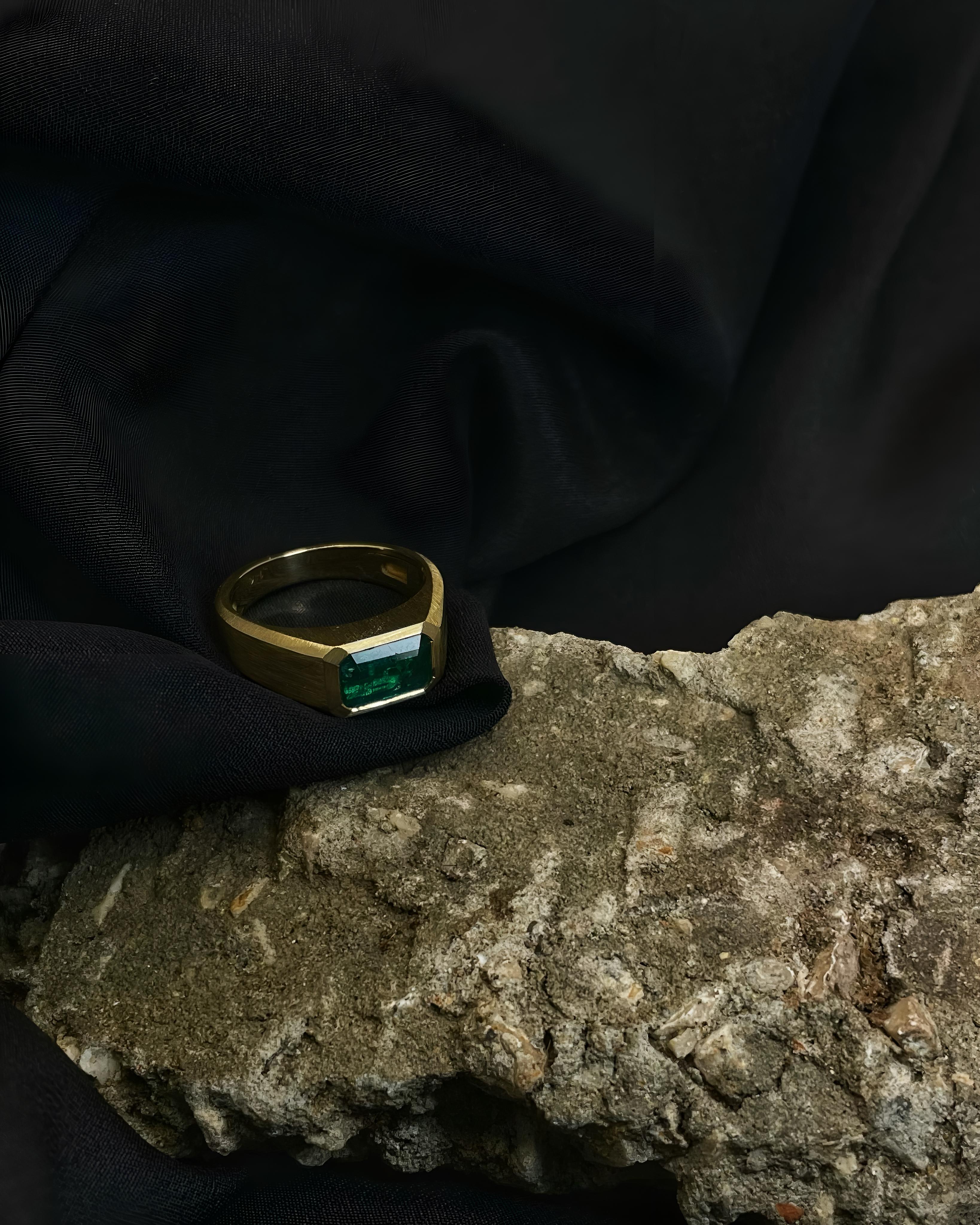 Modern 1.65Ct Yellow Gold Emerald Ring