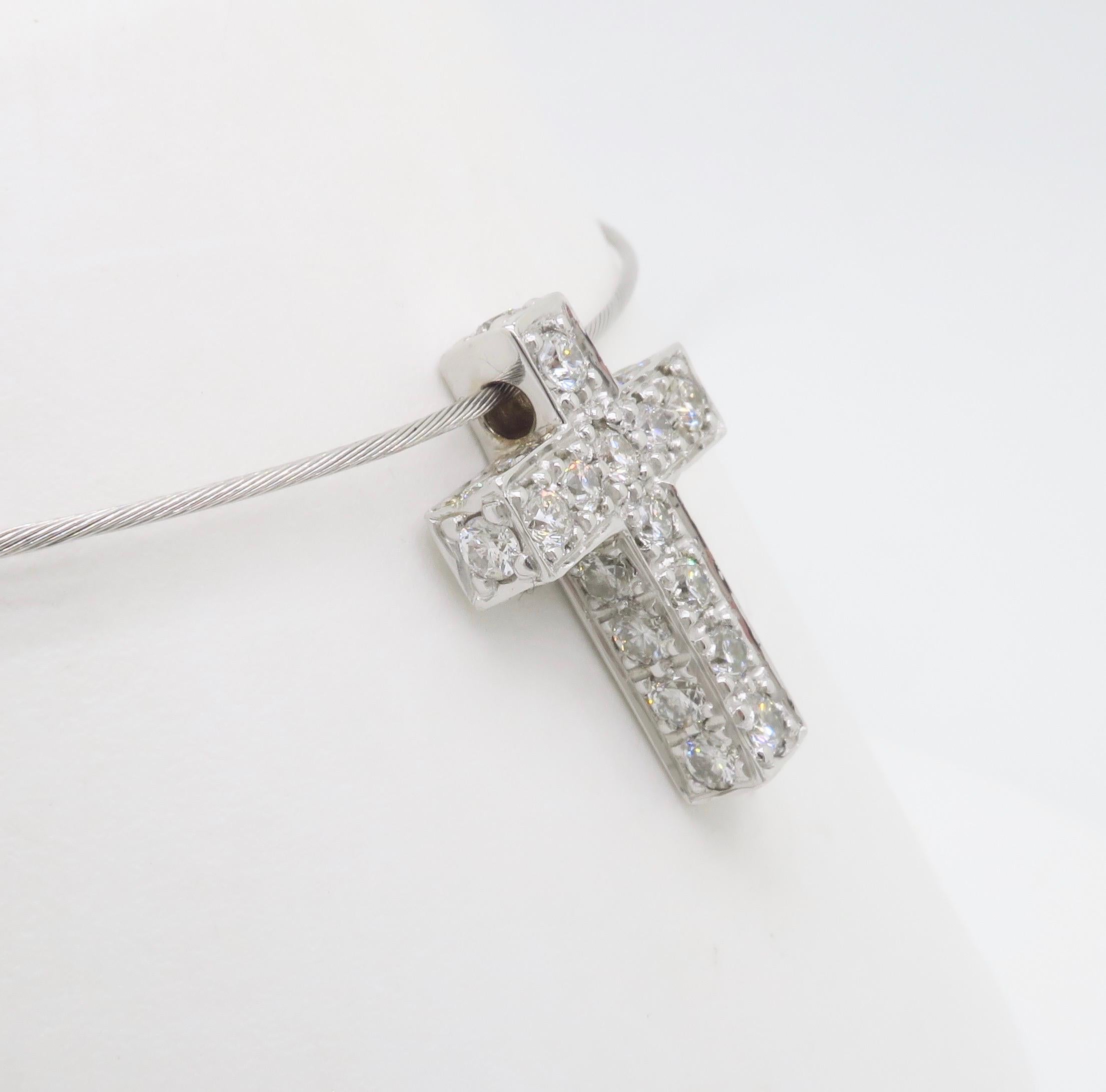 Collier croix incrustée de diamants 1,65CTW en vente 8