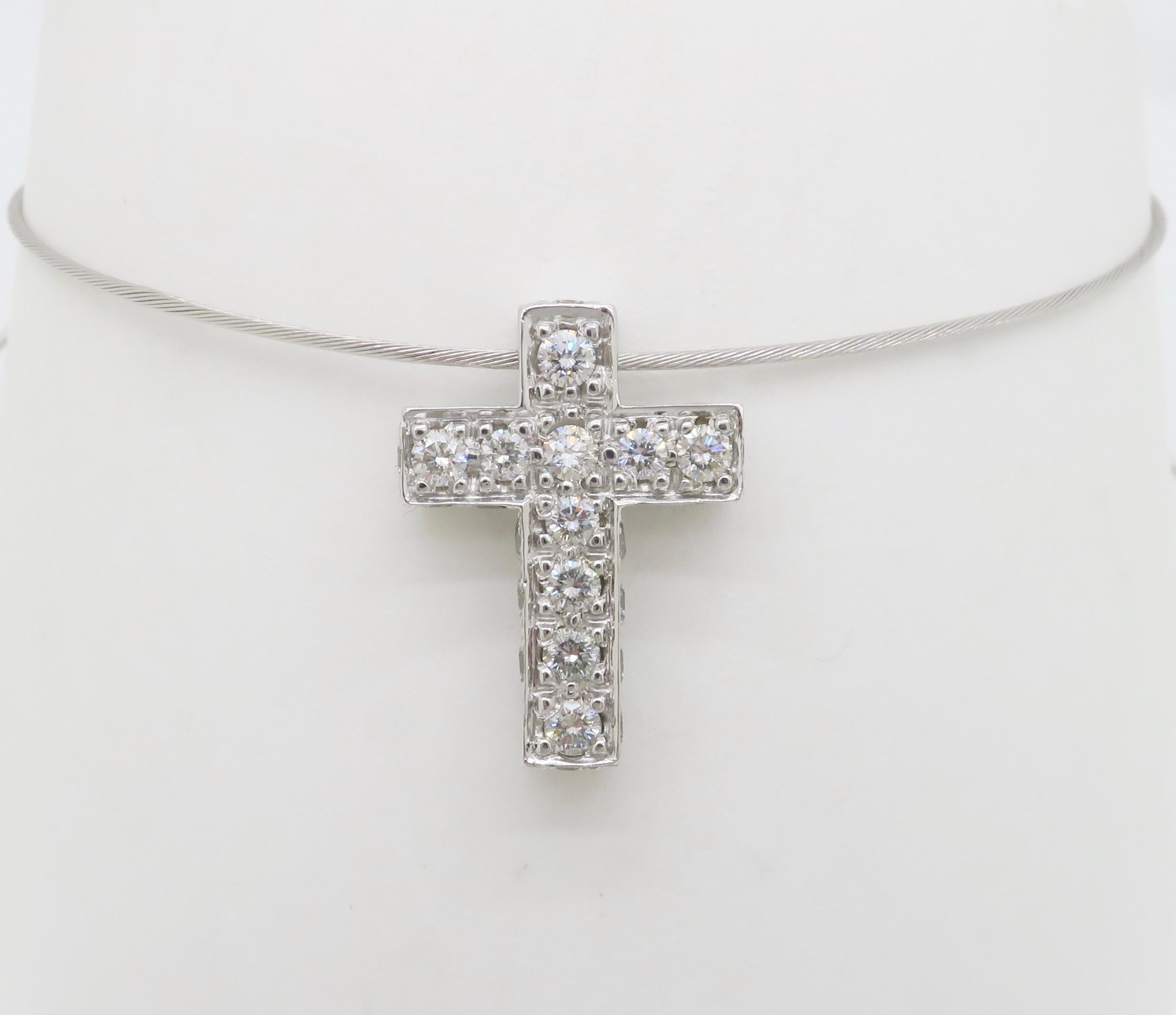 Collier croix incrustée de diamants 1,65CTW en vente 10