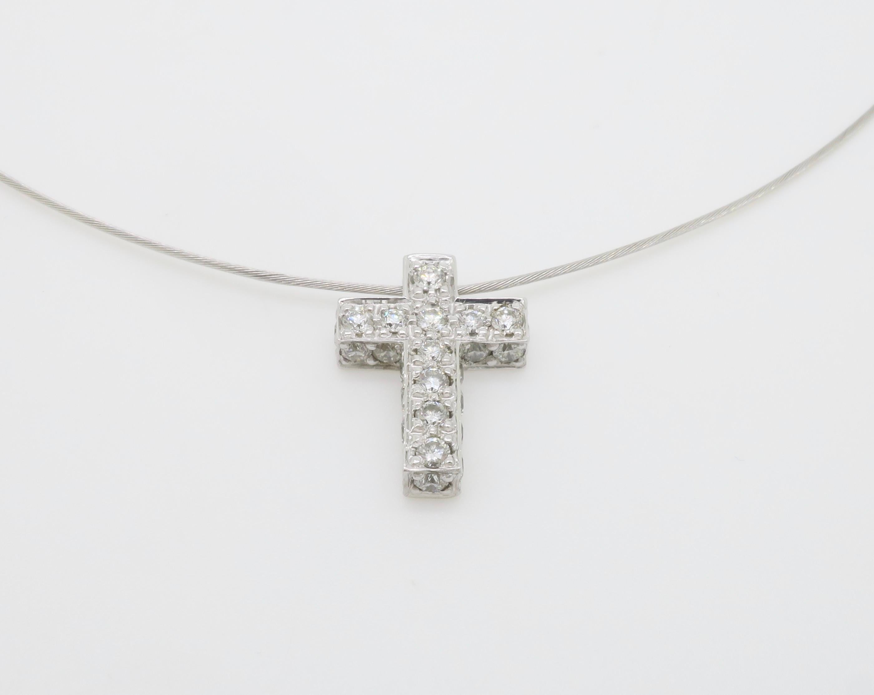 Collier croix incrustée de diamants 1,65CTW Unisexe en vente