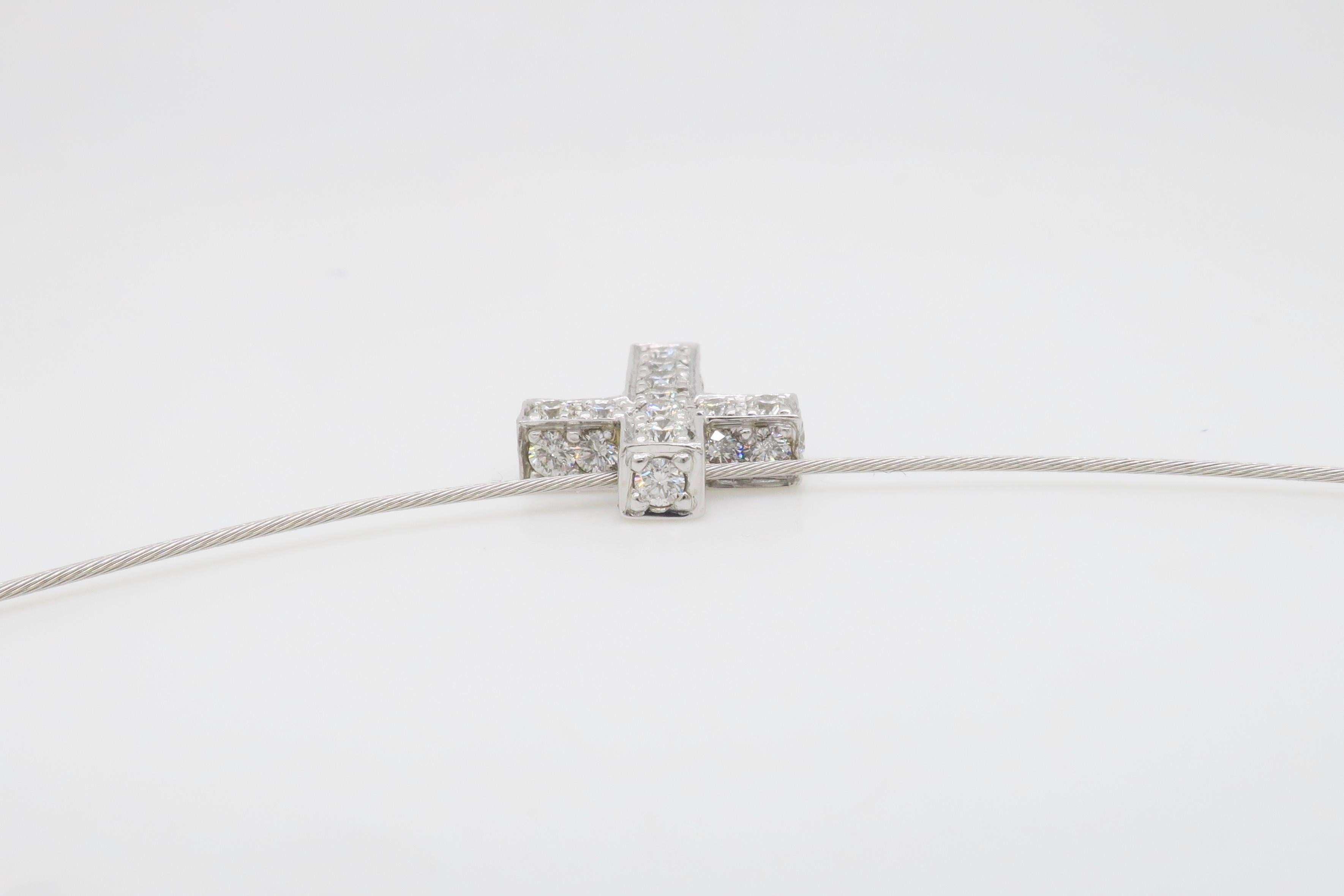 Collier croix incrustée de diamants 1,65CTW en vente 2
