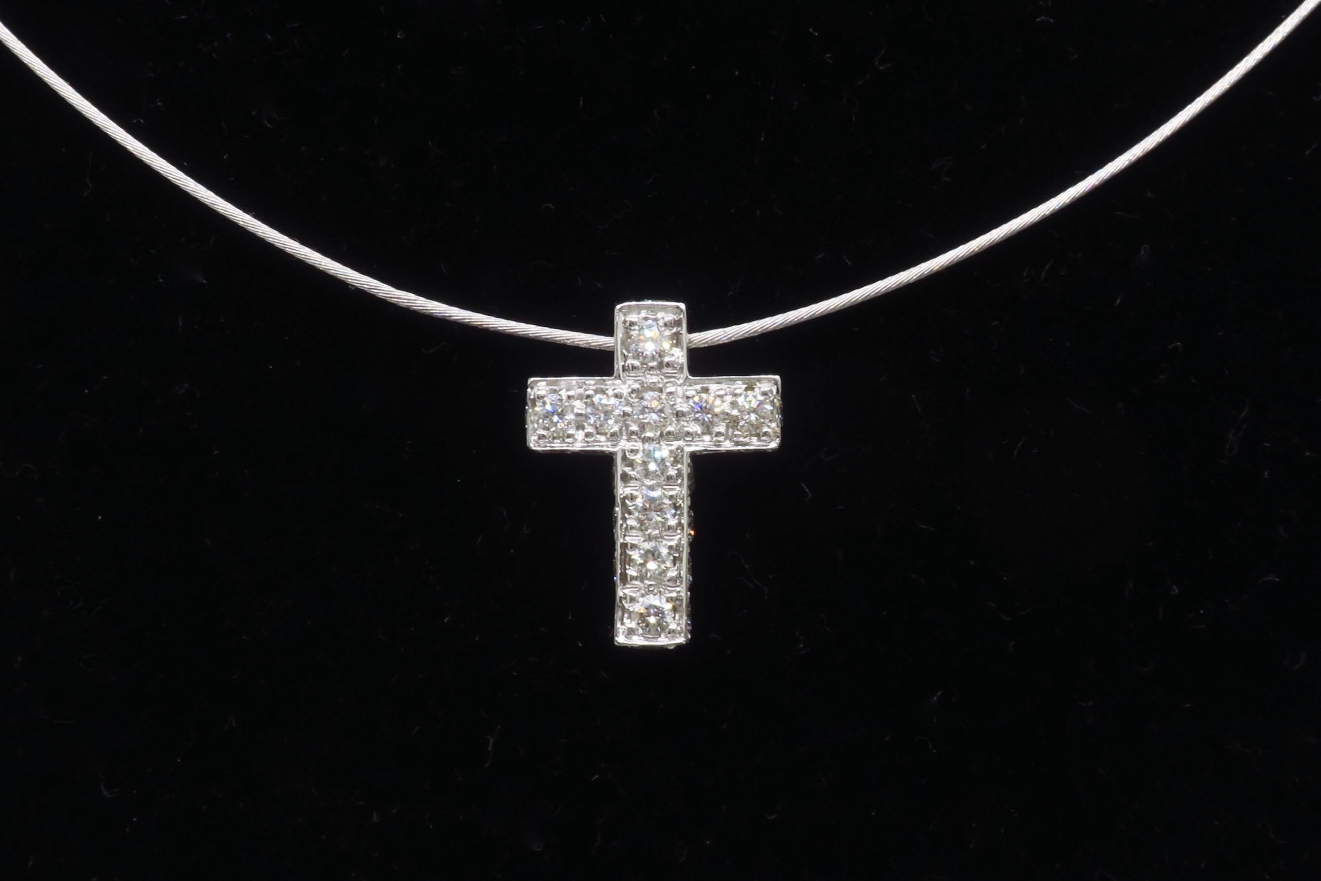 Collier croix incrustée de diamants 1,65CTW en vente 4