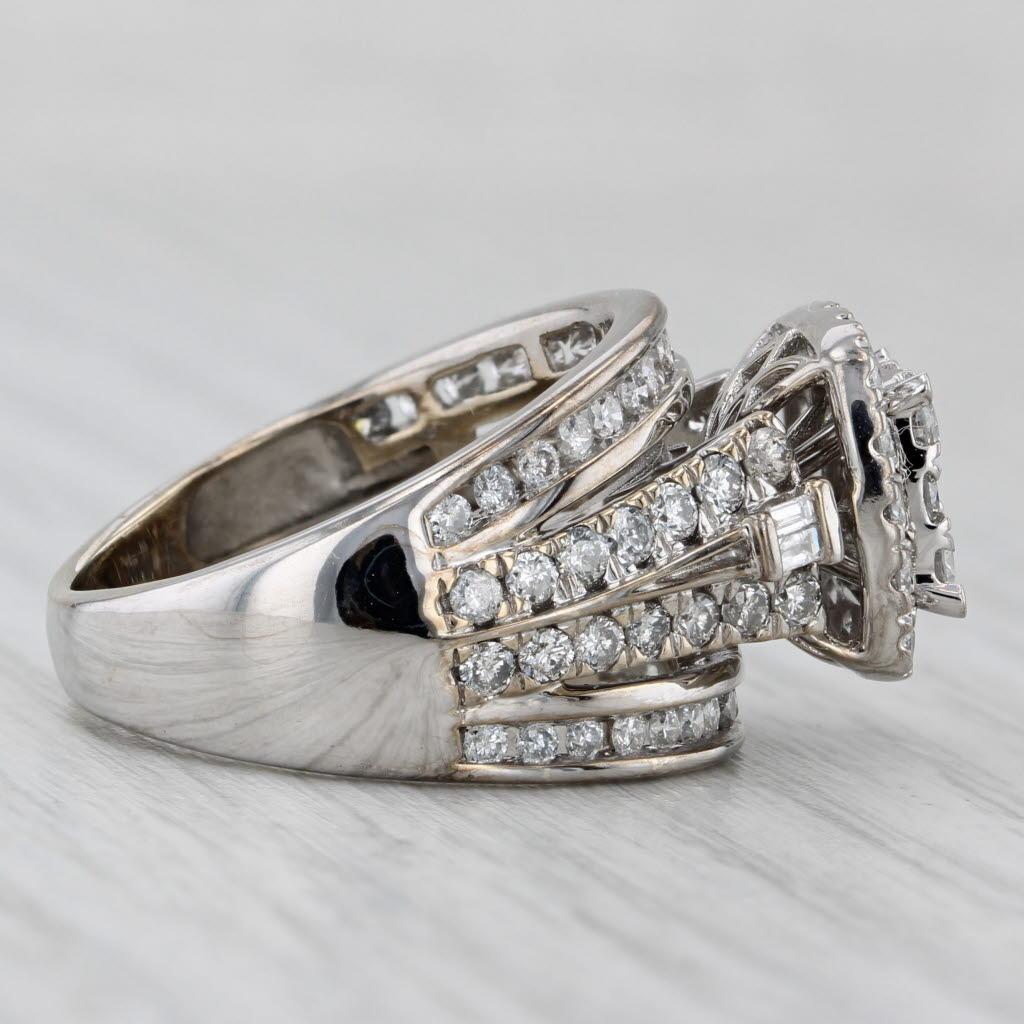 da uomo o donna Anello di fidanzamento con diamante a forma di aureola da 1,65 ct. saldato Set da sposa in oro bianco 14k Misura 6 in vendita