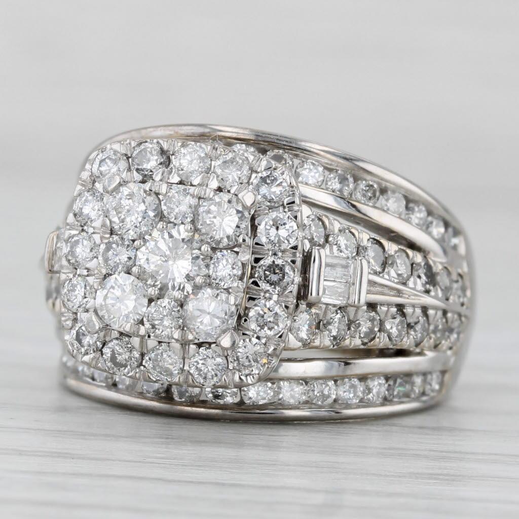 Anello di fidanzamento con diamante a forma di aureola da 1,65 ct. saldato Set da sposa in oro bianco 14k Misura 6 in vendita 1