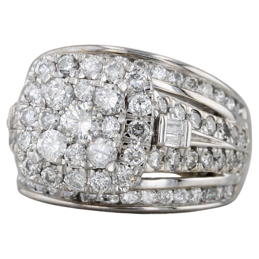 Anello di fidanzamento con diamante a forma di aureola da 1,65 ct. saldato Set da sposa in oro bianco 14k Misura 6 in vendita