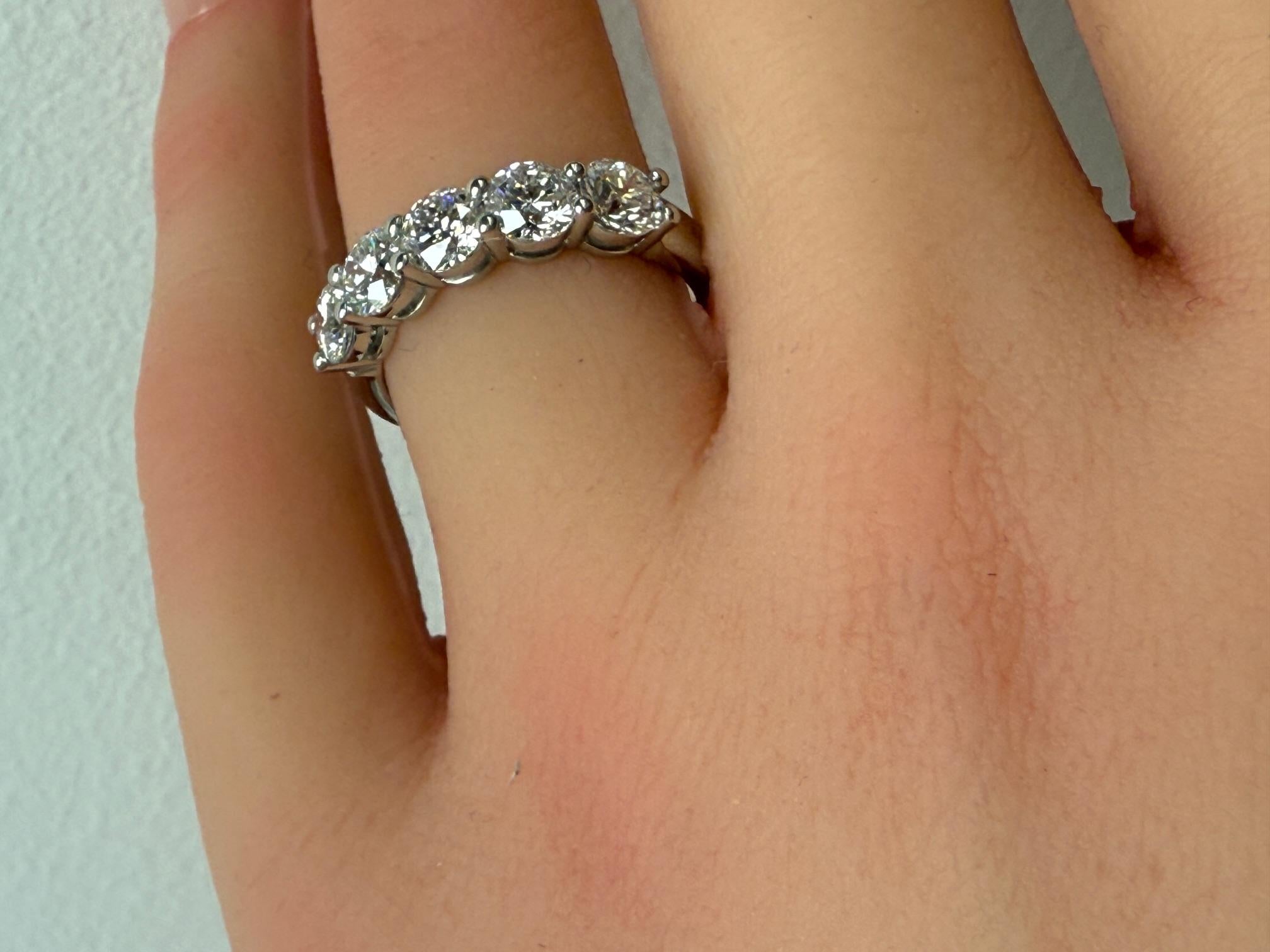 Donna 1.65CTW Five GIA Certified Round Brilliant Diamond Band in Platinum in vendita