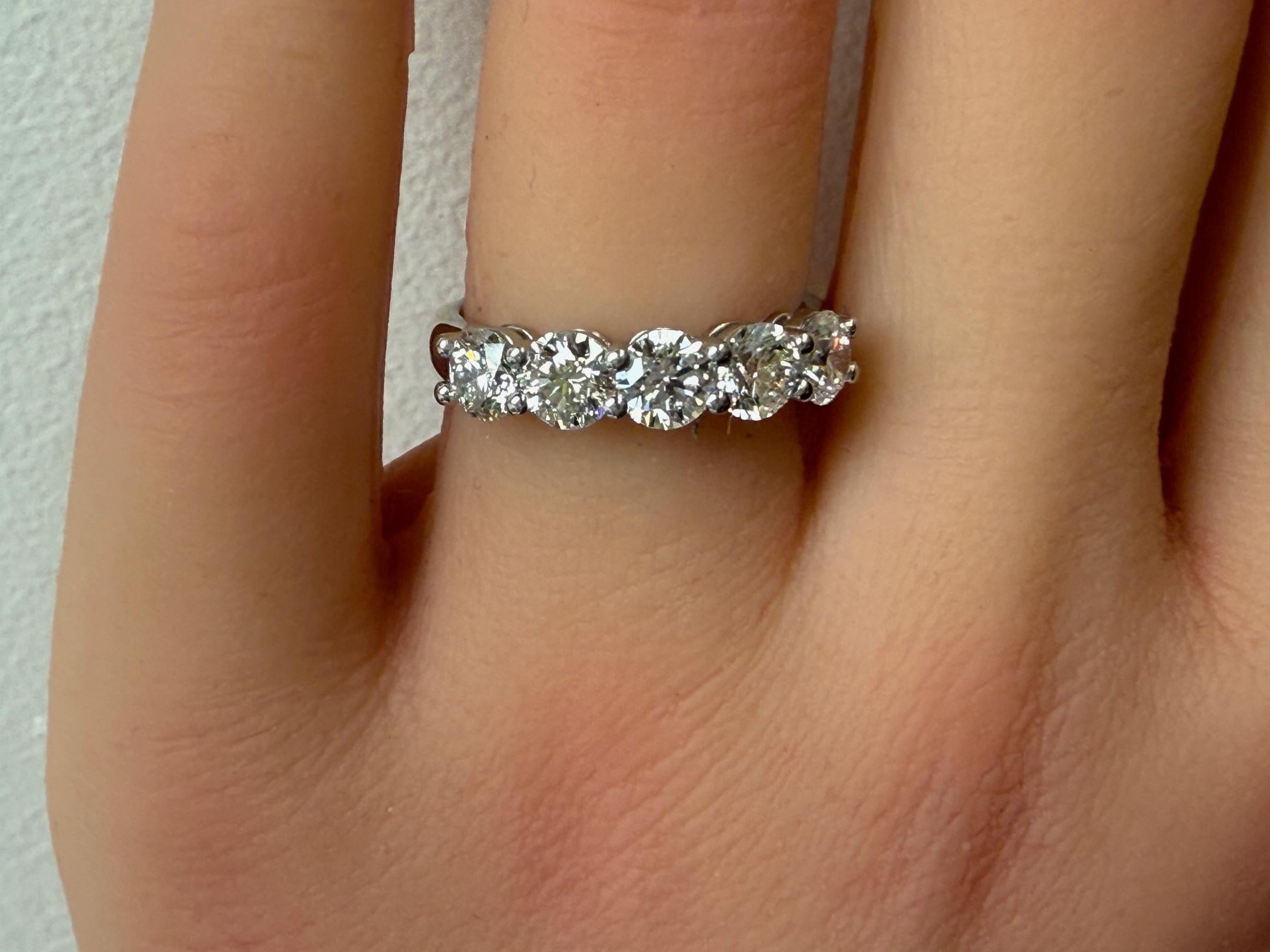 1.65CTW Five GIA Certified Round Brilliant Diamond Band in Platinum in vendita 1