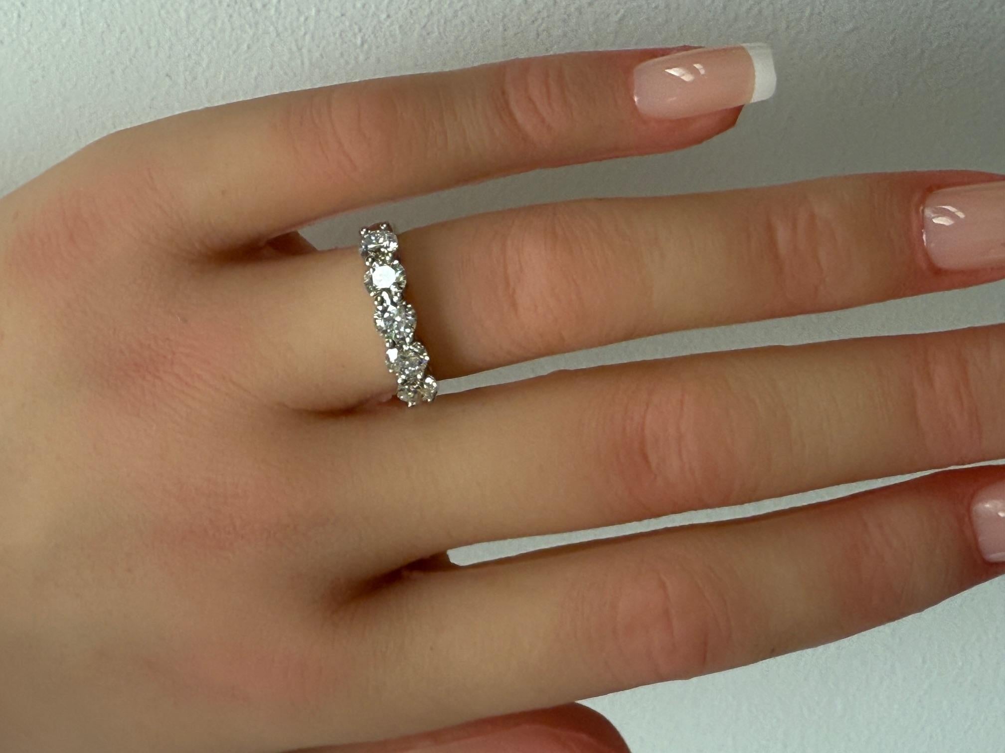 1.65CTW Five GIA Certified Round Brilliant Diamond Band in Platinum in vendita 2