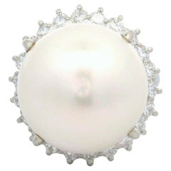 Bague cocktail double halo de diamants et perle des mers du Sud de 16,5 mm