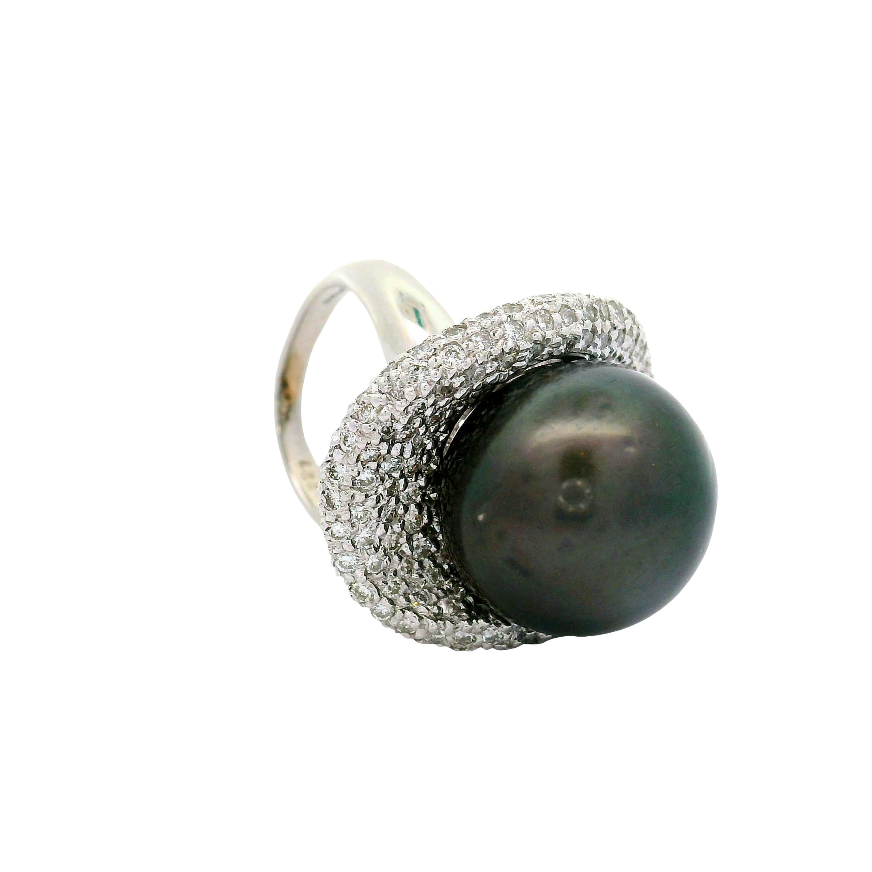Taille pampille Bague cocktail 16.5mm Tahitian Black Pearl Diamond Pave Platinum Cocktail Ring en vente