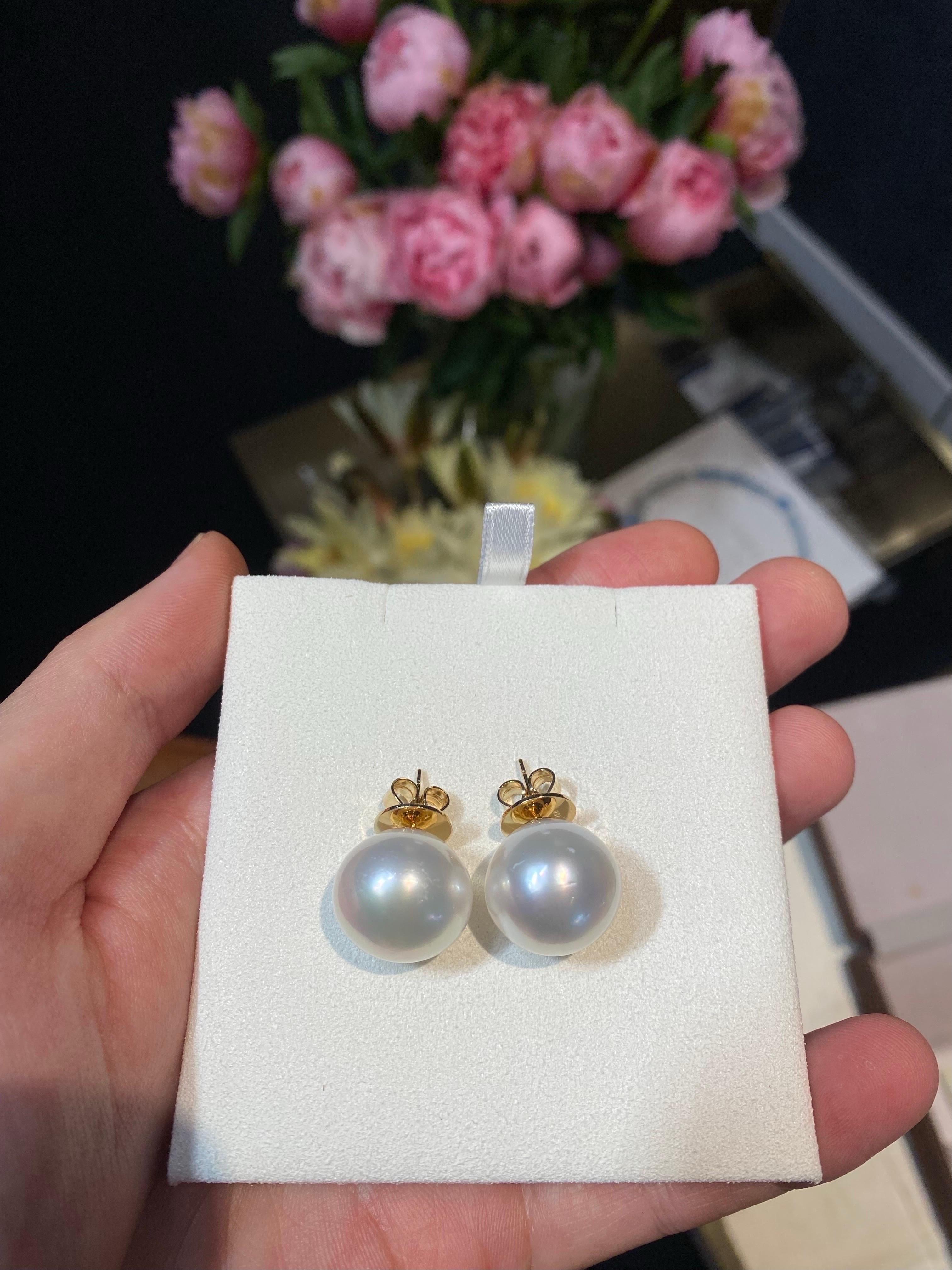 Contemporary 16.5mm White South Sea Pearl Ear Stud in 18k Yellow Gold For Sale