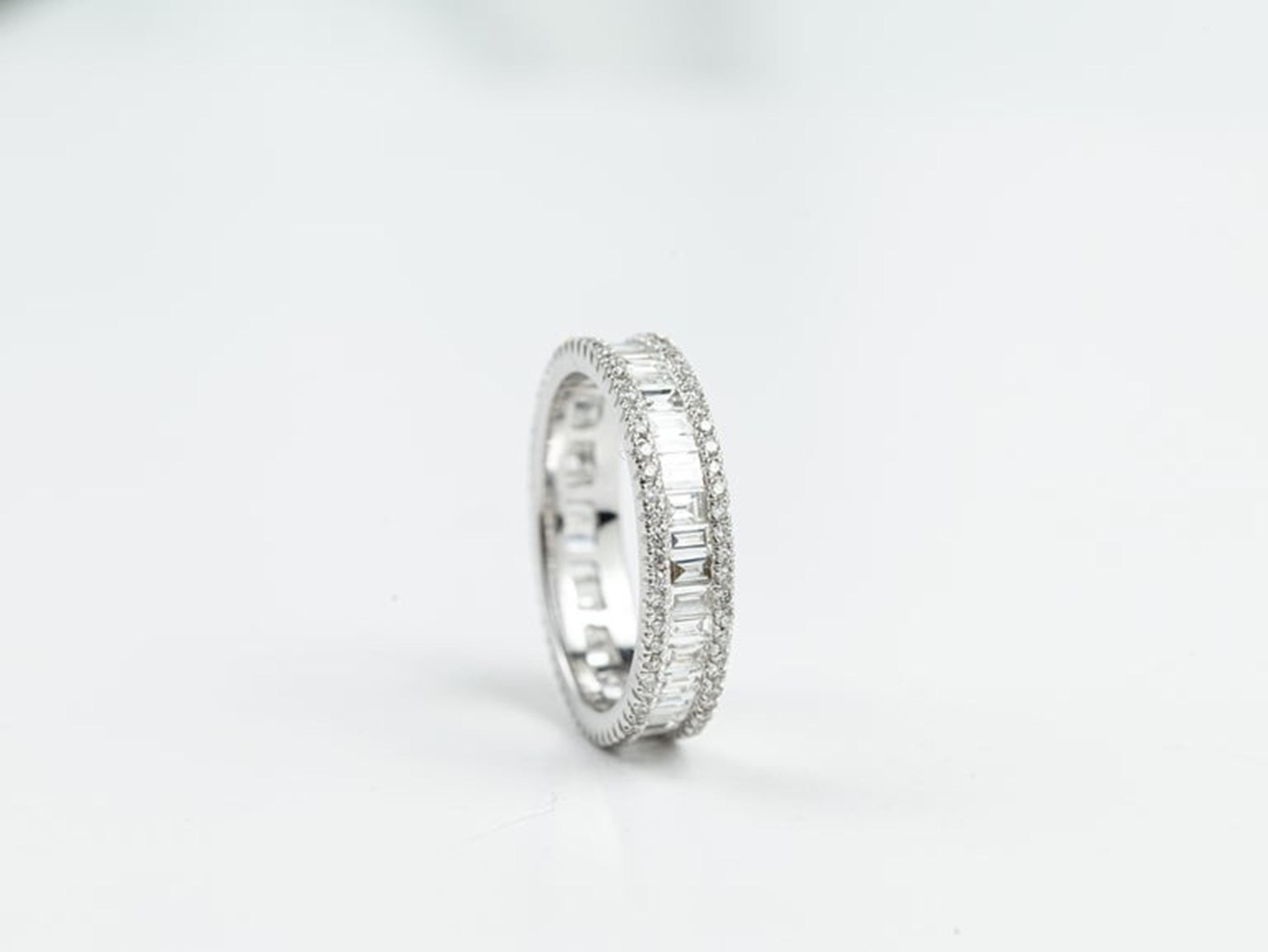 Baguette Cut 1.65tcw Baguette-Cut Diamond Eternity Band in 18K White Gold – Illusion Setting For Sale