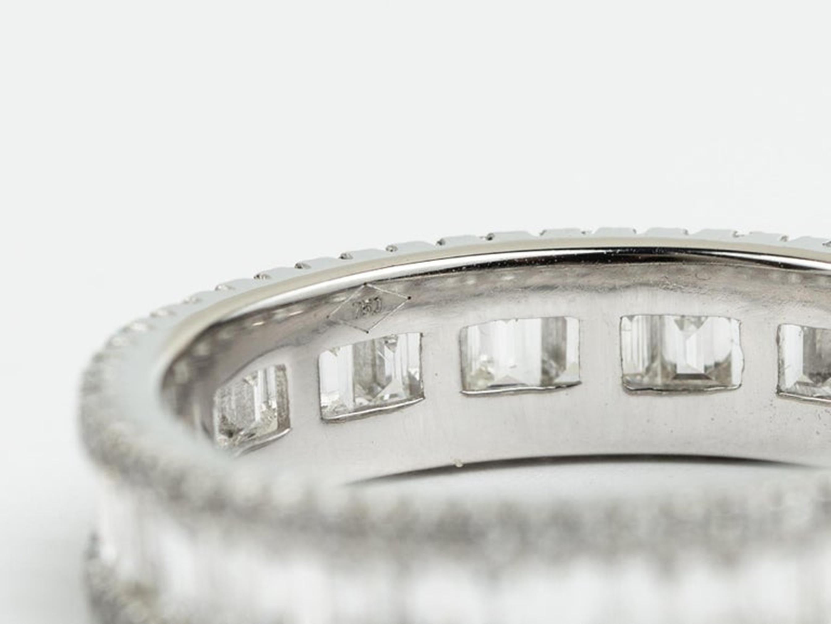 1.65tcw Baguette-Cut Diamond Eternity Band in 18K White Gold – Illusion Setting In New Condition For Sale In Jaipur, RJ