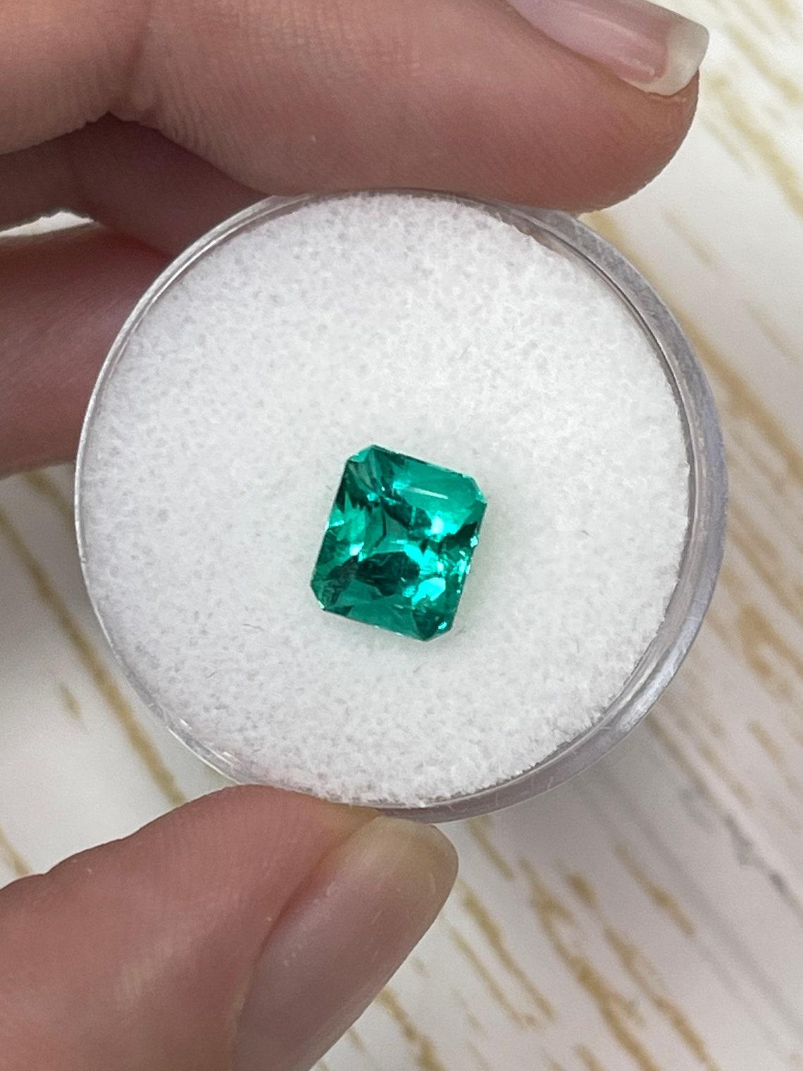1,66 Karat Zertifizierter Muzo Grüner Kolumbianischer Smaragd - Öltropfen Effekt AAA+ Edelstein Damen im Angebot