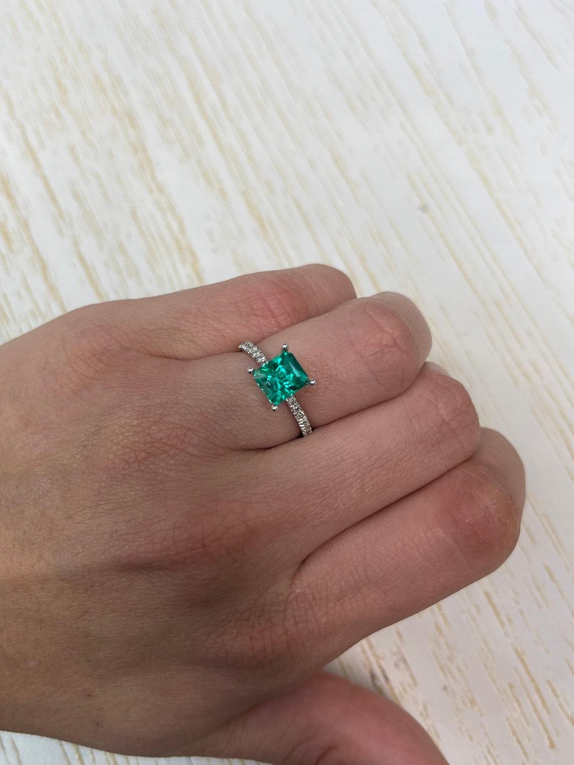 1,66 Karat Zertifizierter Muzo Grüner Kolumbianischer Smaragd - Öltropfen Effekt AAA+ Edelstein im Angebot 2