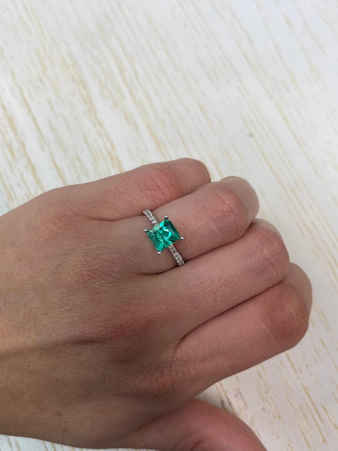 1,66 Karat Zertifizierter Muzo Grüner Kolumbianischer Smaragd - Öltropfen Effekt AAA+ Edelstein im Angebot 3