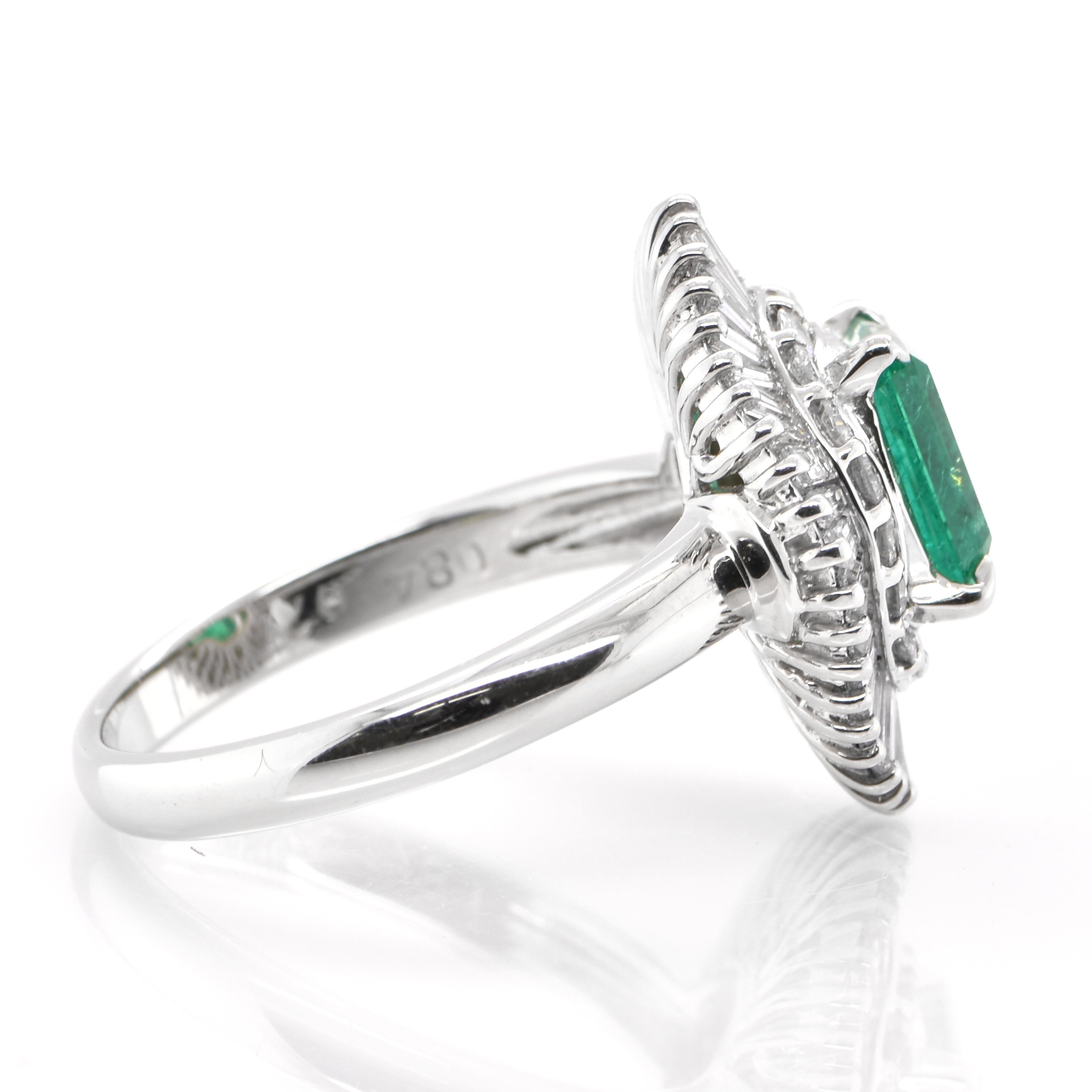 1.66 Carat Natural Emerald and Diamond Ballerina Ring Set in Platinum In Excellent Condition For Sale In Tokyo, JP