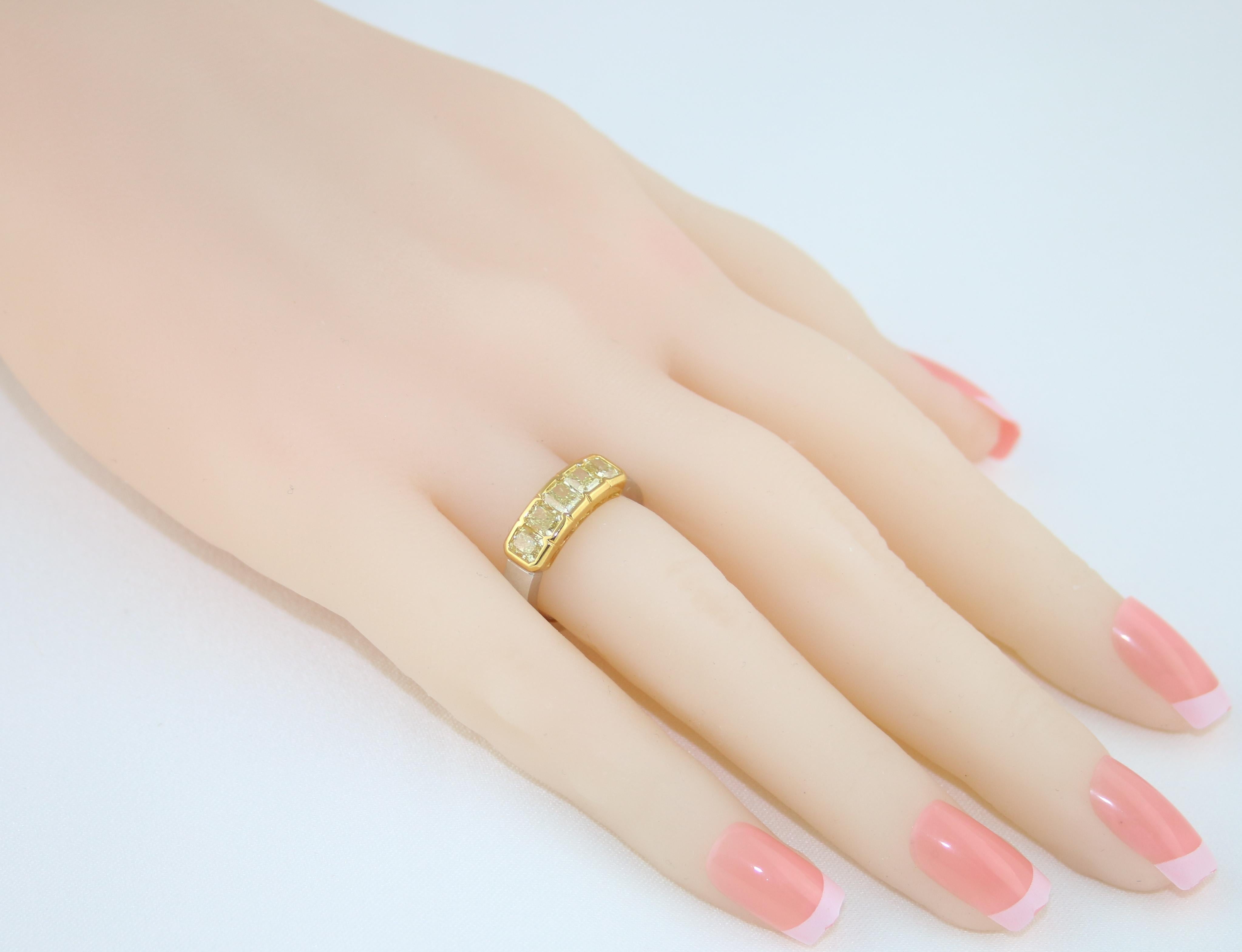 1,56 Karat Diamant Strahlender gelber 5-Stein-Gold Platin Halbband Ring im Zustand „Neu“ im Angebot in New York, NY
