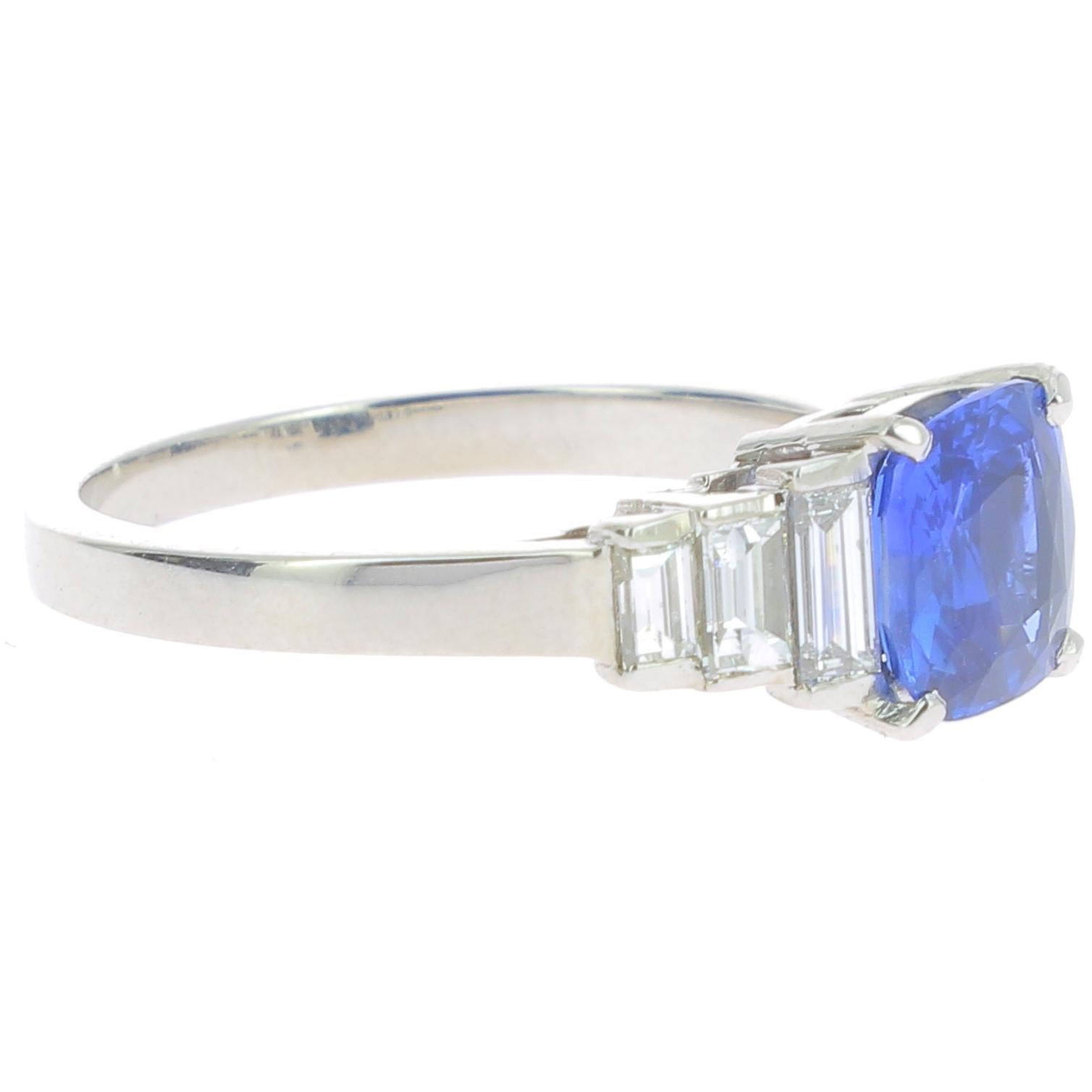 Modern 1.66 Certified No Heated Intense Blue Ceylon Sapphire Engagement Ring 750 Gold
