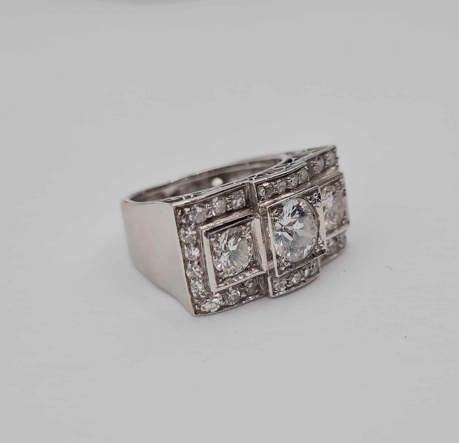 Old european 3 stones round brilliant cut diamond ring set in an Art Decò style design with other 28 diamonds for a total weight carat of 2.32 Ct.
The three stone are weight approximatly 1.66 Carat.
The ring was handmade by italian Goldsmith during