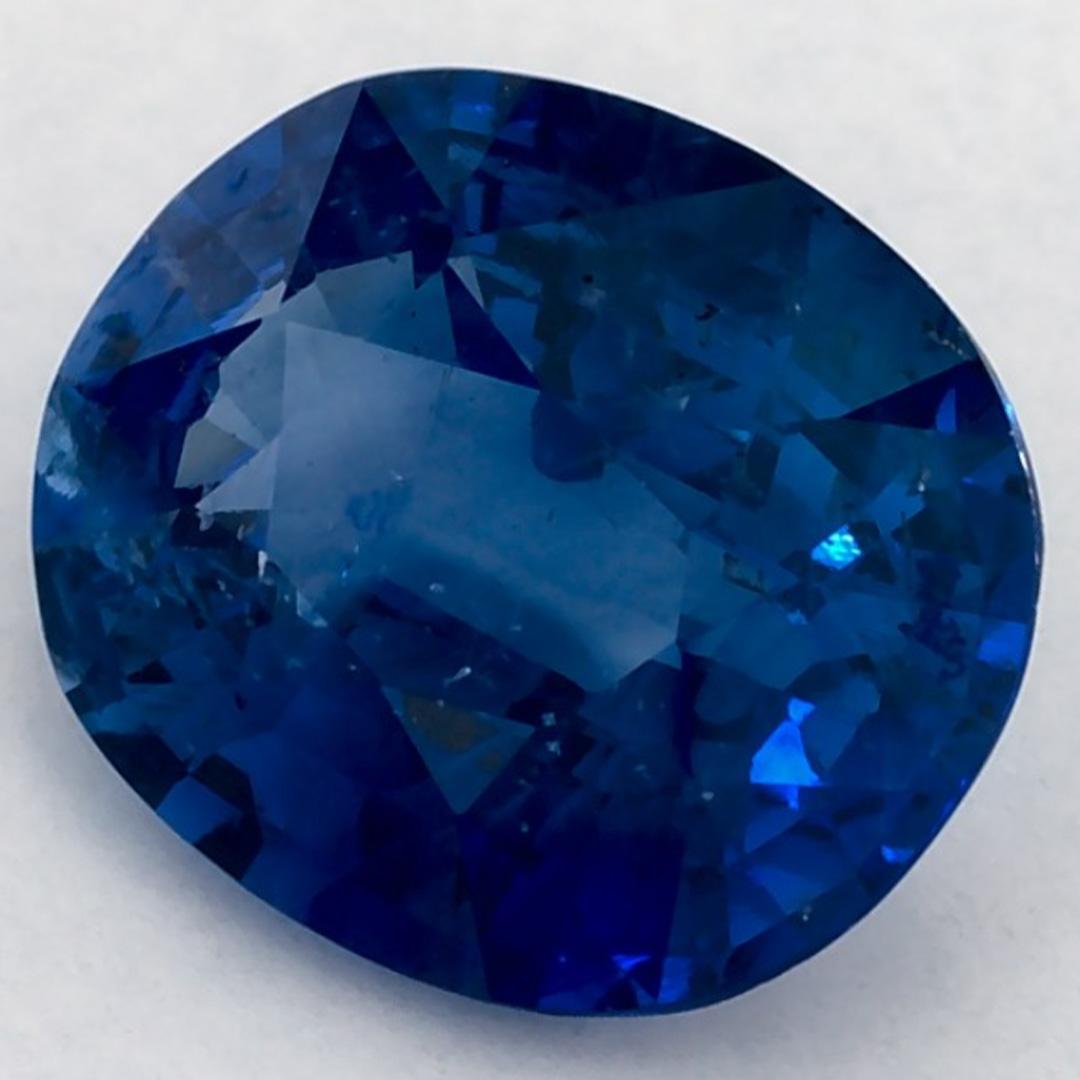 Este zafiro azul natural ofrece elegancia y sofisticación. Con su rica saturación de color y su corte preciso, es la pieza central perfecta para un anillo de compromiso o un diseño de joyería de lujo.

Este zafiro procede de Sri Lanka (Ceilán),