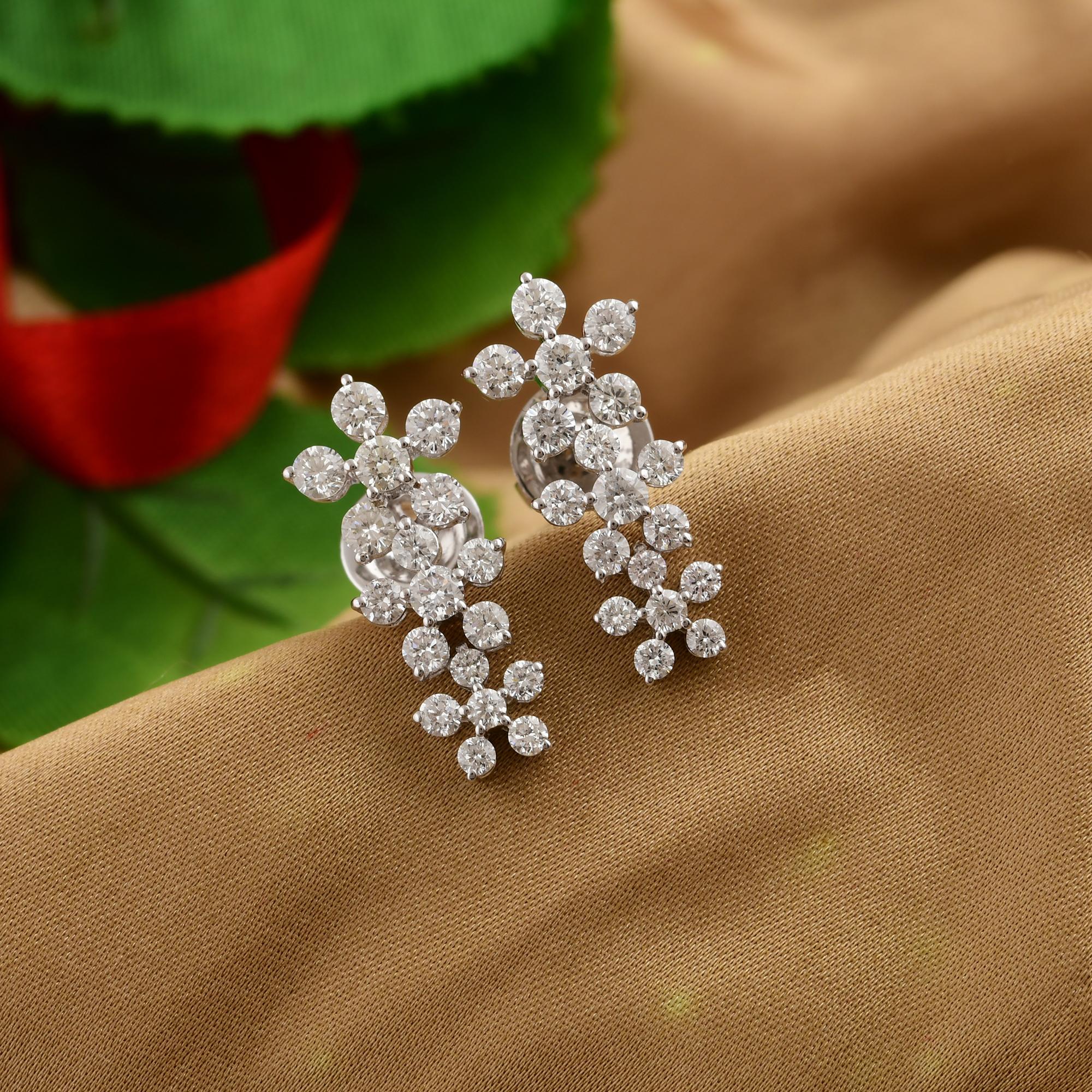 Donna Orecchini a goccia con diamante a grappolo floreale da 1,66 carati in oro bianco 18 carati in vendita